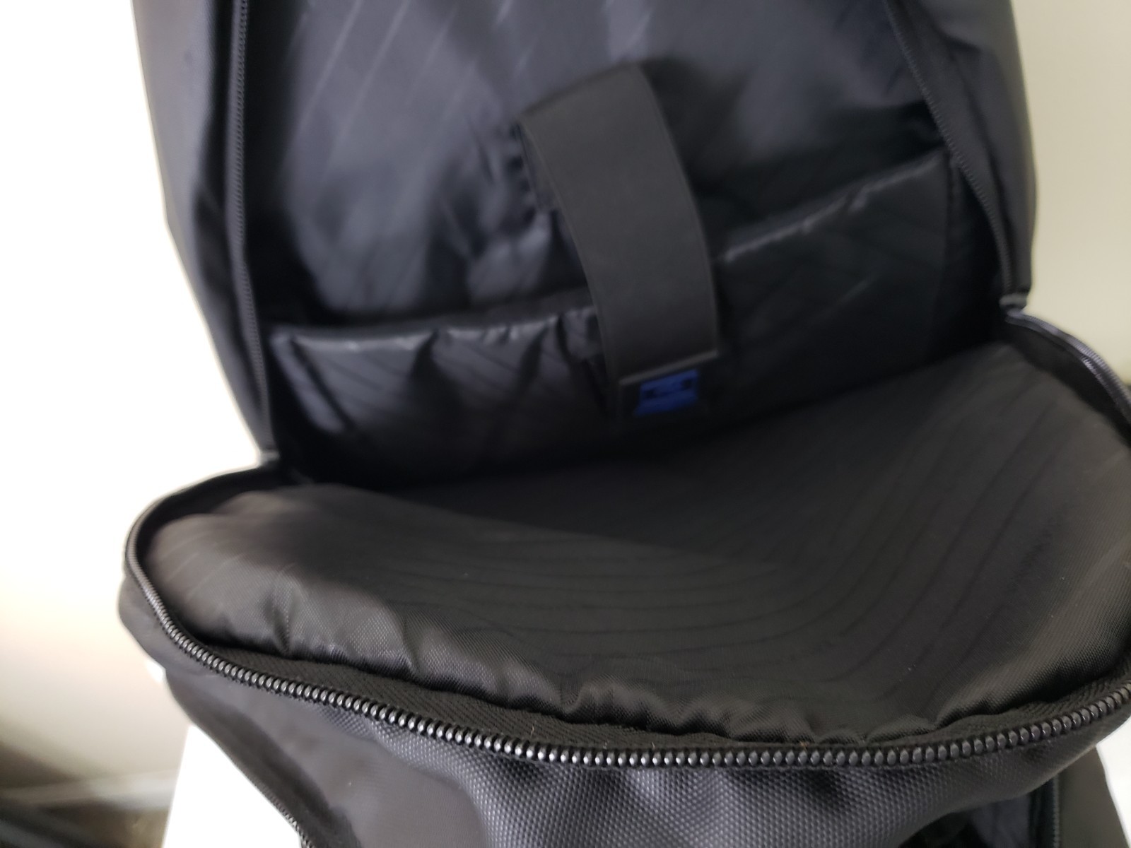 Arctic Hunter 20005 Backpack USB Port Black Travel Laptop Bag Waterproof