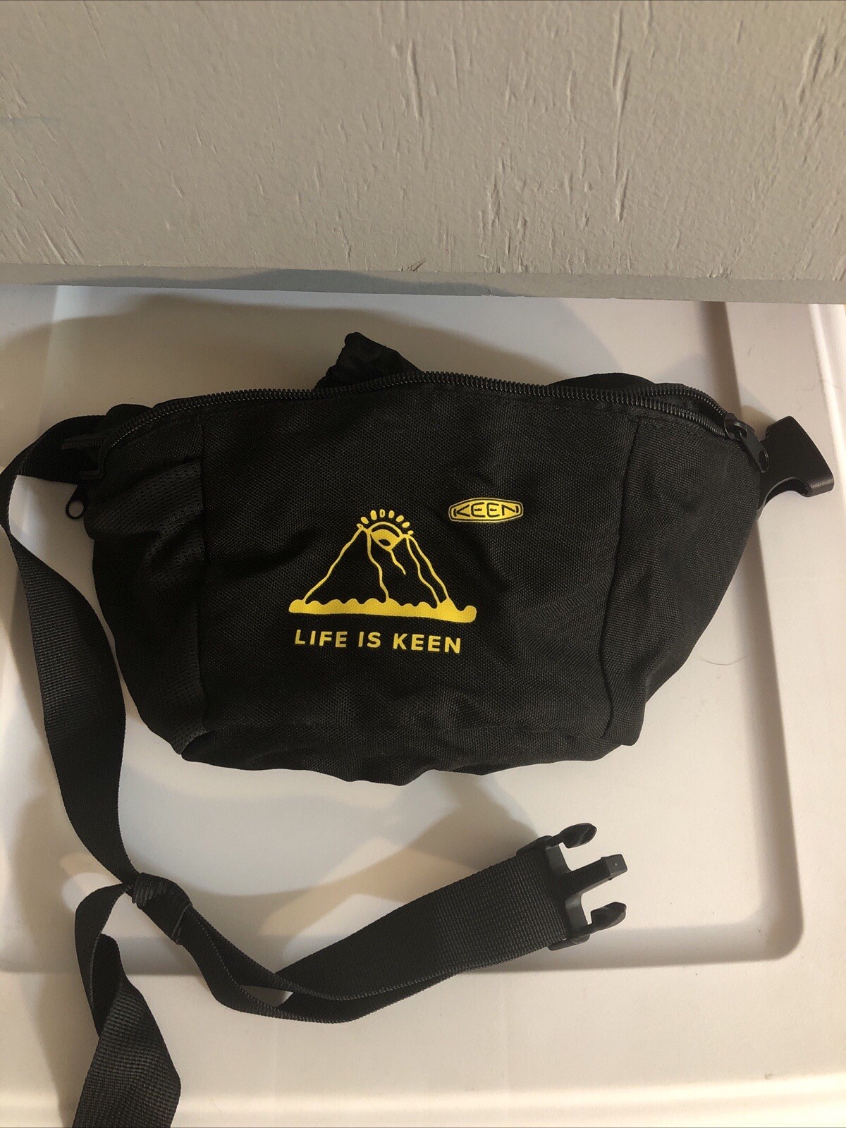 KEEN life is KEEN black waist pack bum bag yellow mountain sun logo Fannypak