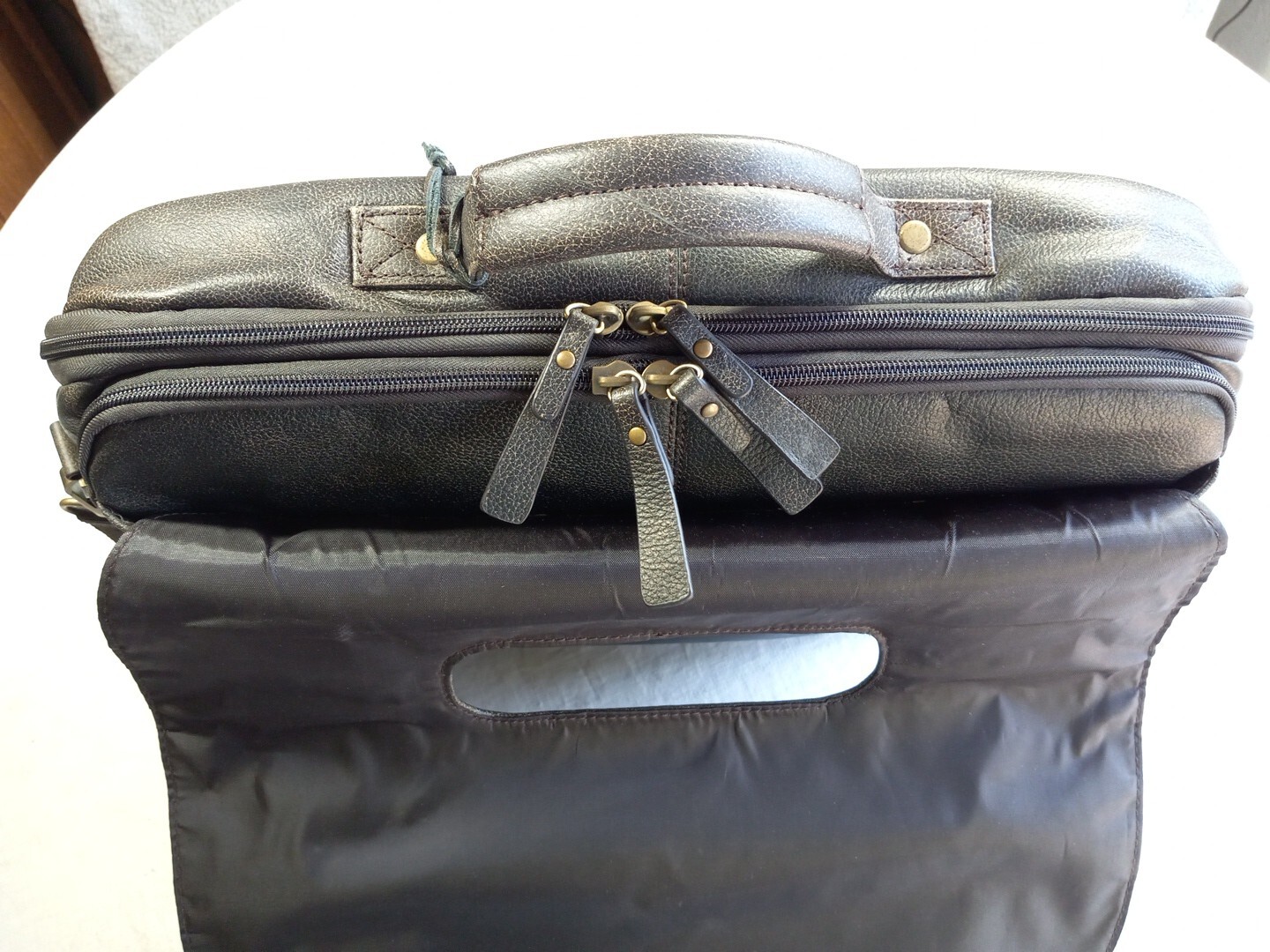 Black Rivet Leather Distressed Look Messenger Bag Large Laptop Black