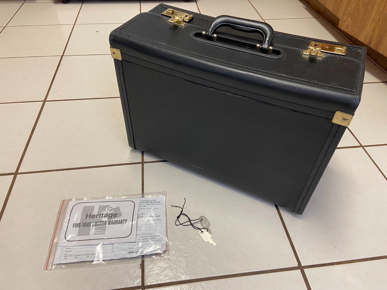Salesman Pilot Attorney Doctor Black W/Key Briefcase Hard Travel Case