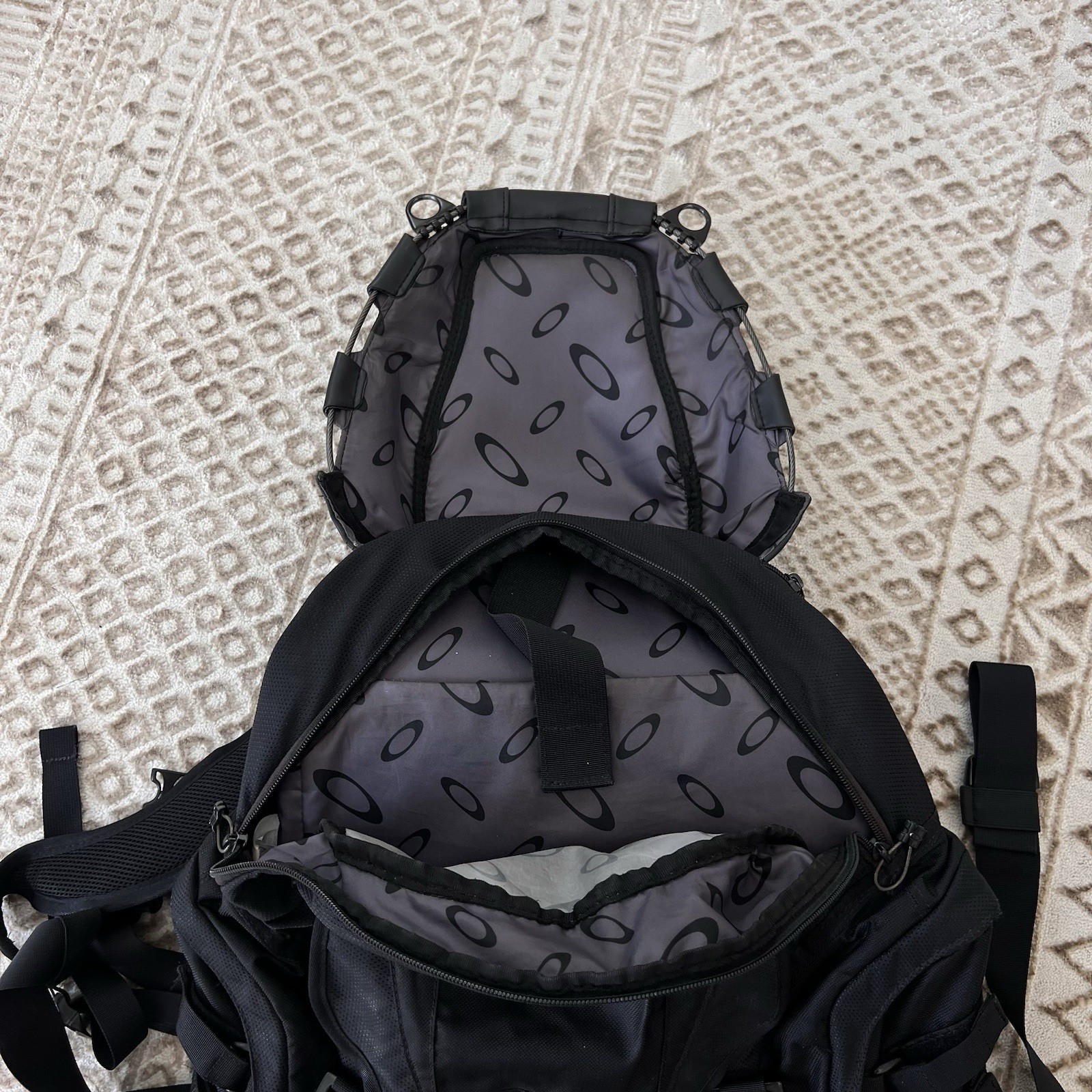 Oakley Kitchen Sink Backpack Stealth Black Gorpcore Tactical Hiking Cargo
