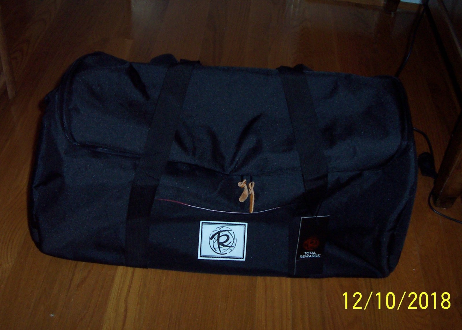 NEW TOTAL REWARDS SUTTON DUFFLE/GYM BAG 13″(H) x 23″(W) x 13″(D)