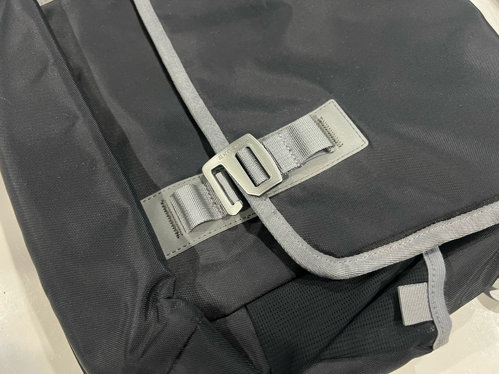 Timbuk2 Command Large Black Gray Crossbody Padded Messenger Laptop 17” x 14”