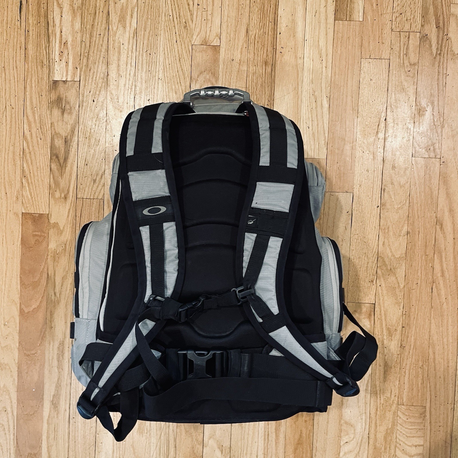 Oakley Big Kitchen Backpack Stone Grey 35L Rare Good Condition See Pics Read Dsx