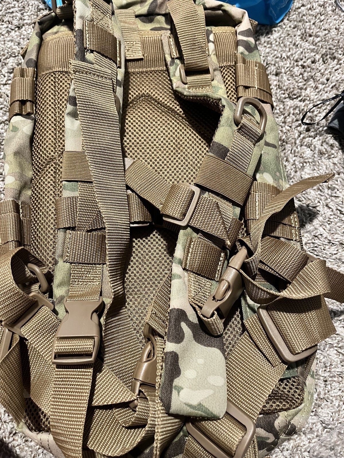 backpack camouflage, plenty of space, perfect for hiking