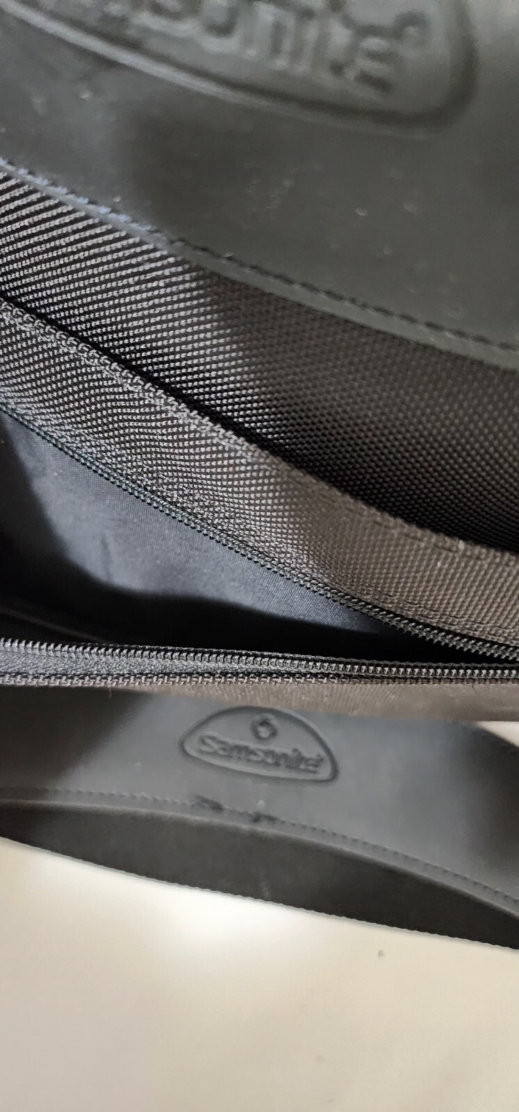 Samsonite Travel Black Laptop Briefcase MessengerBag,Fits 17” Polyethylene Vinly
