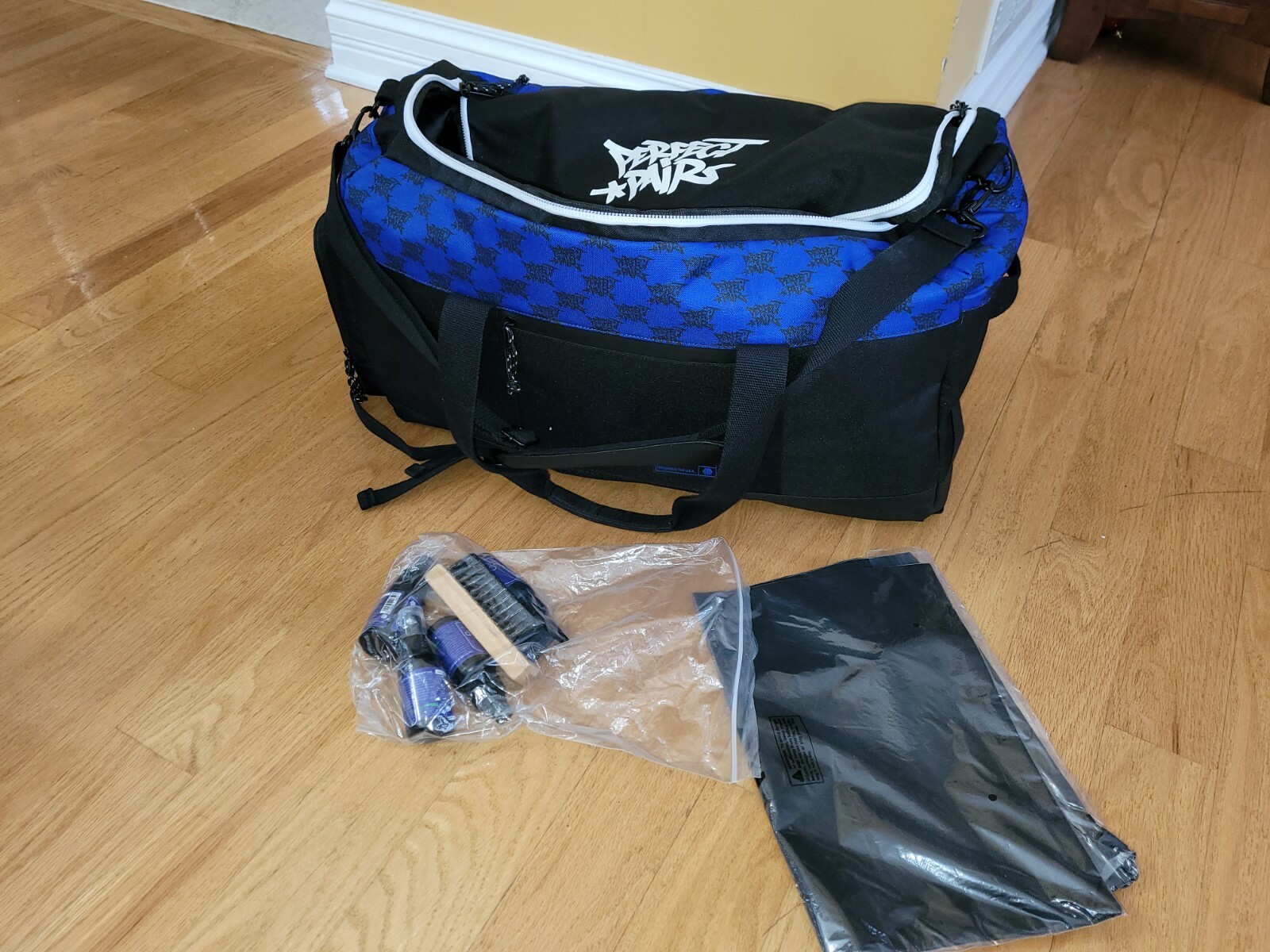 Hex X Perfect Pair Sneaker Duffel Bag HX2695-BLCK Black/Blue