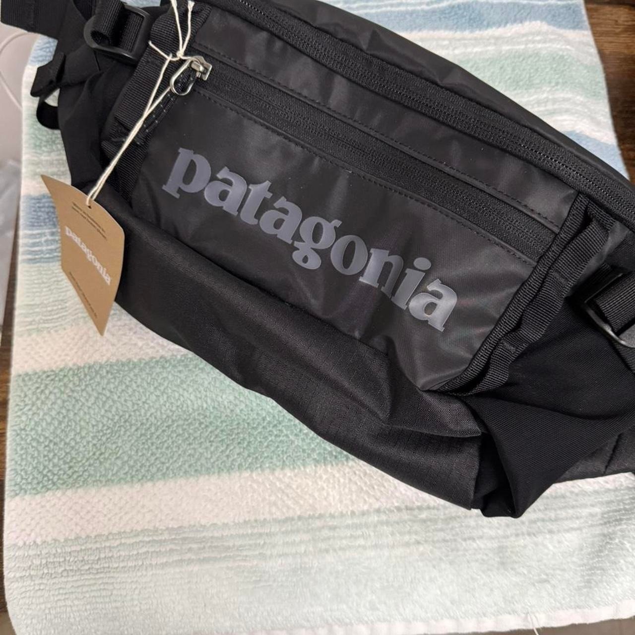 Patagonia Black Hole Waist Pack 5L Black Crossbody Sling Bag NWT Travel