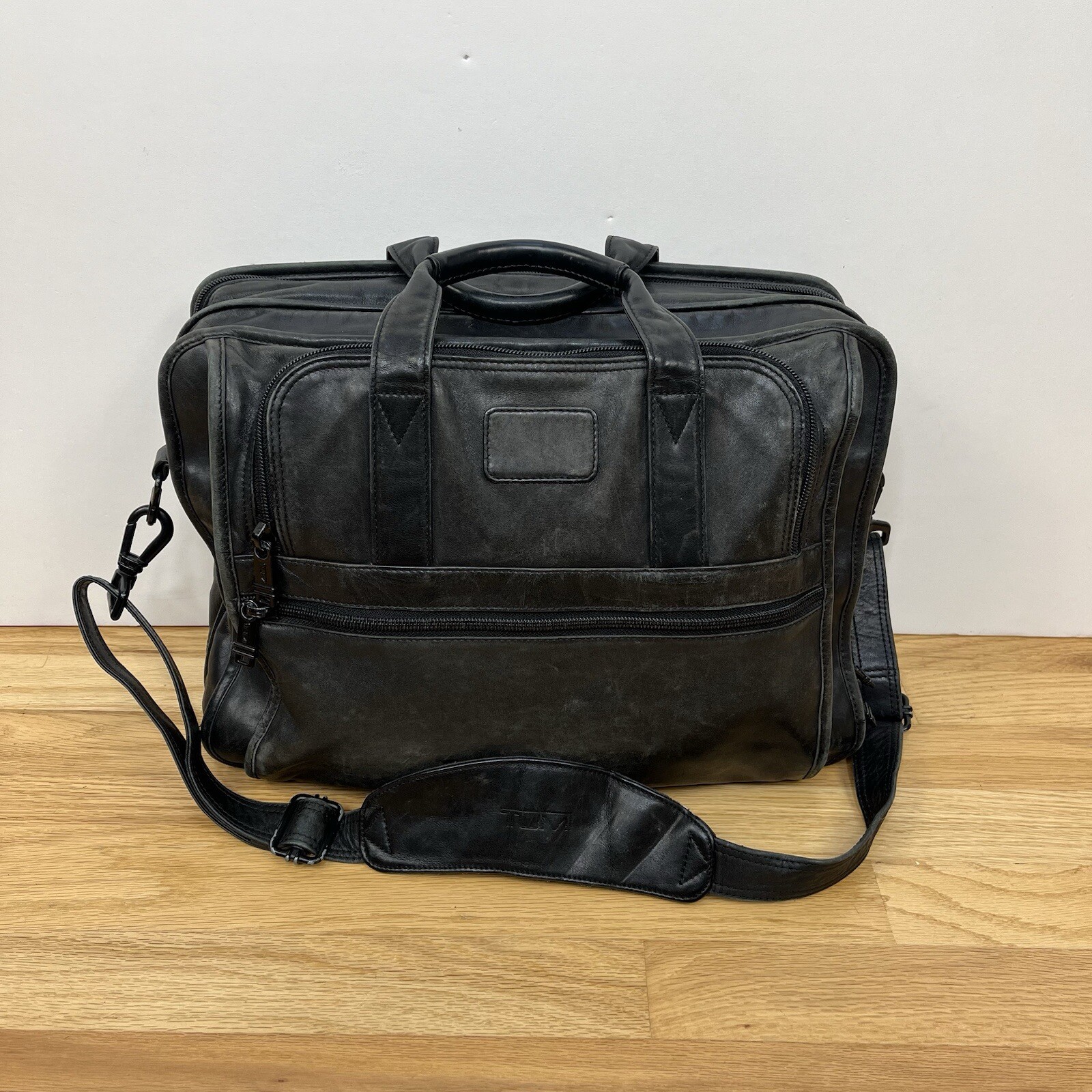 TUMI Alpha Black Leather Laptop Business Commuter Bag Travel 9601D3 Shoulder