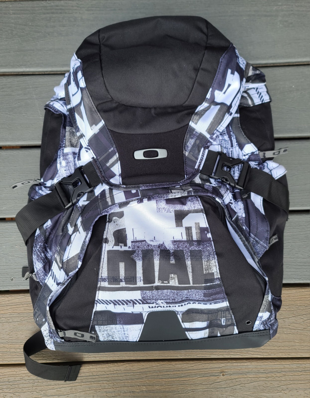 OAKLEY Limit Back Surf Pack 4.0 White Stuff Sack Mat Wet Dry Vent Bag Wax NWT