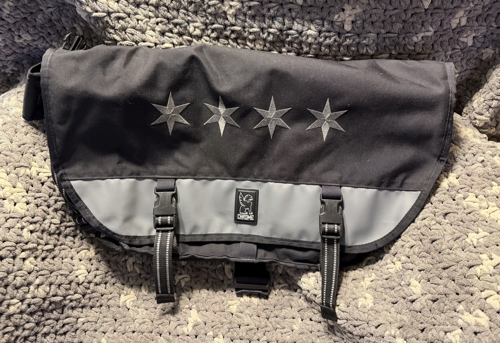 Chrome Industries Messenger Bag Size 24L Chicago Flag Black & Gray RARE CLEAN