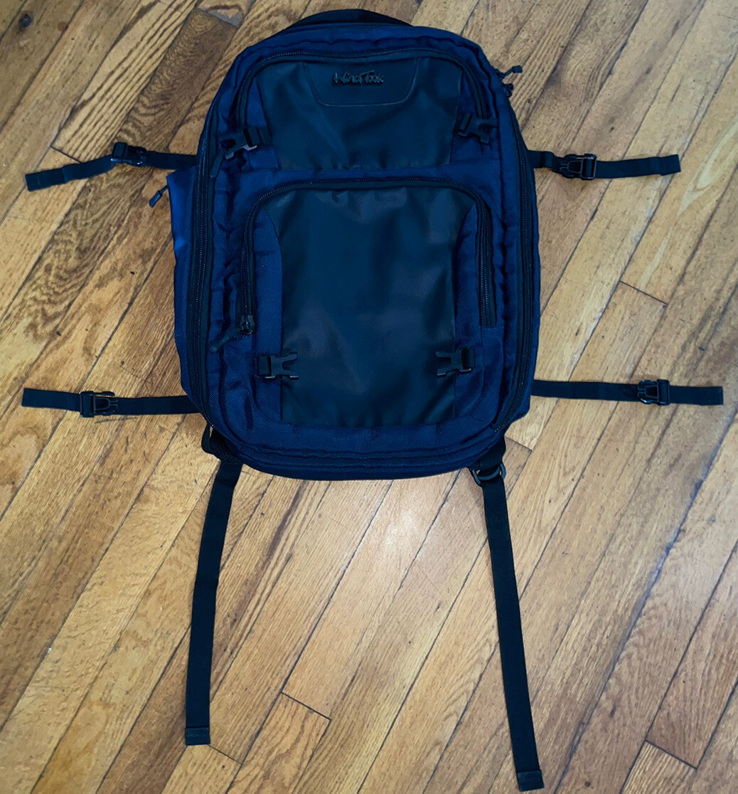 Arctic Hunter Windtook Waterproof Durable Lightweight Laptop USB Backpack