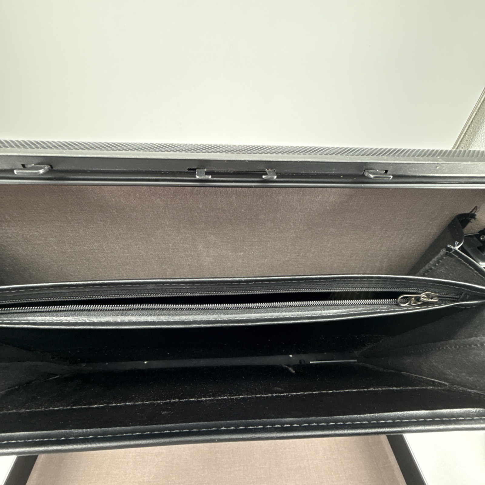 Vintage Samsonite Quantum Focus Hard Shell Briefcase Gray USA Made 1993 EUC