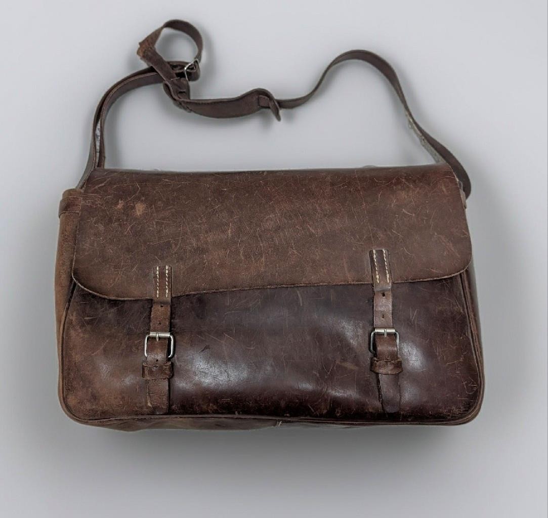 vintage J CREW messenger bag COWHIDE brown leather LAPTOP crossbody 16″ patina
