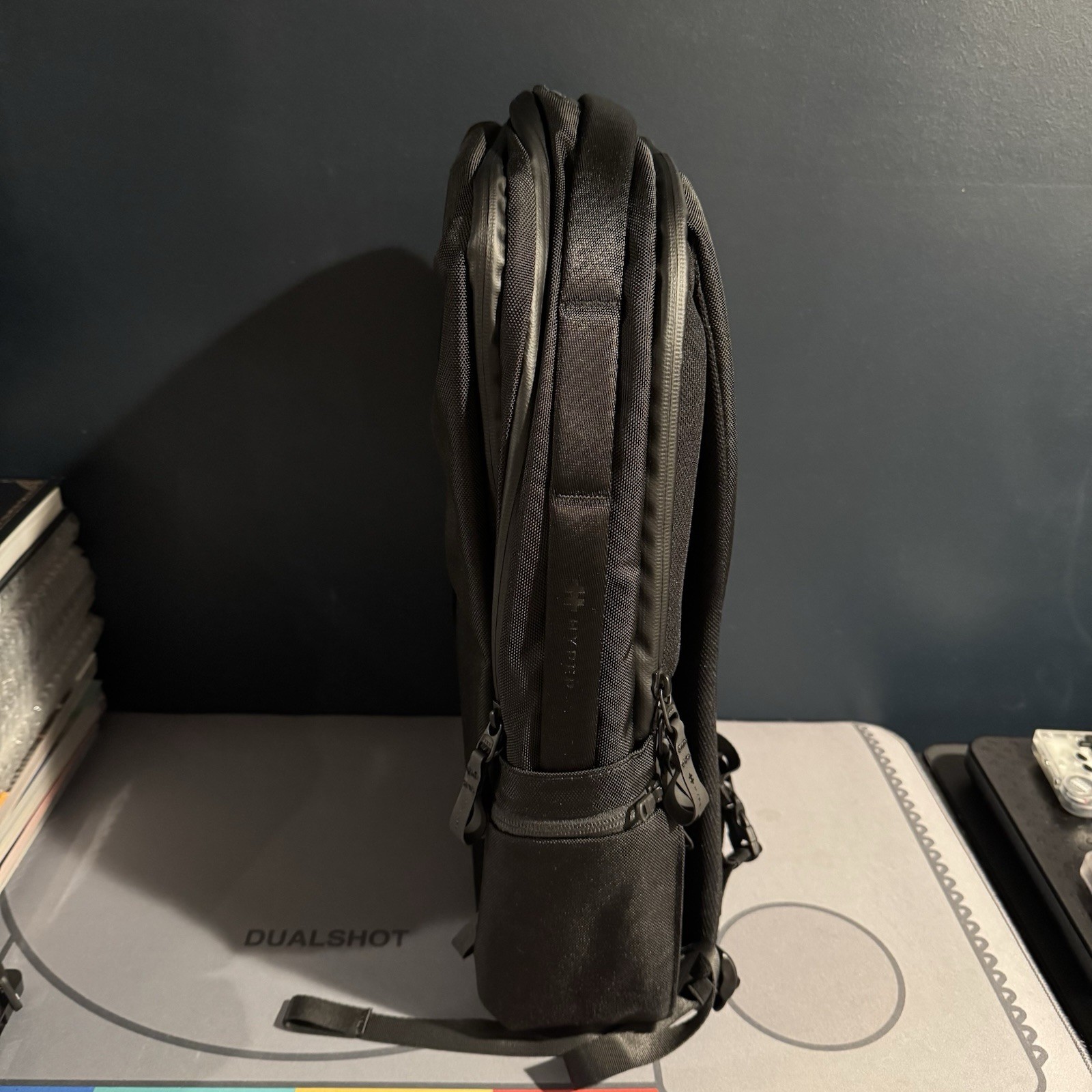 HyperPack Pro 22L Black with Apple Find