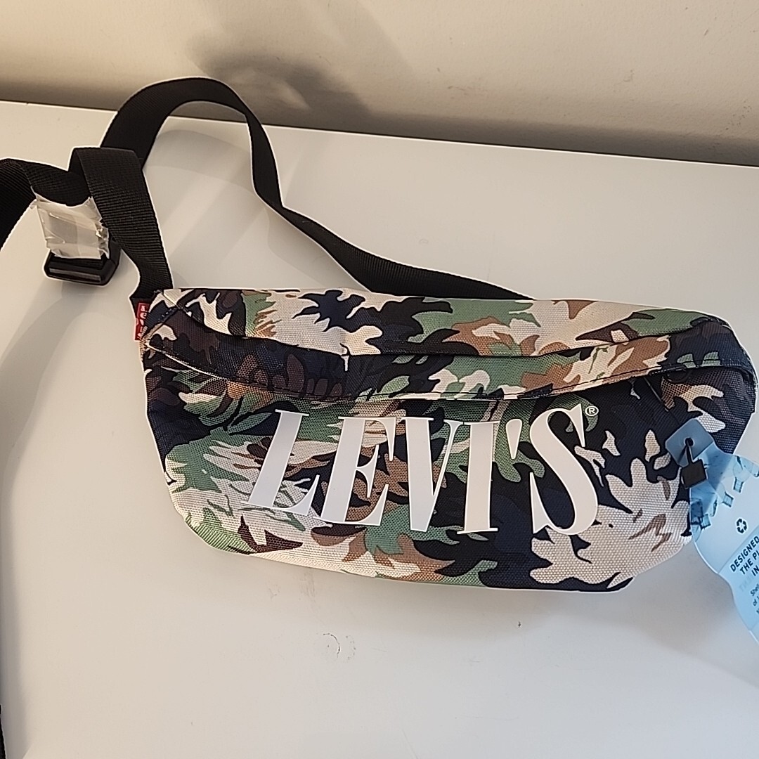 LEVI’s Fanny Pack Tropical Camo Floral Adjustable Bag Waist Pack Bum Bag Travel