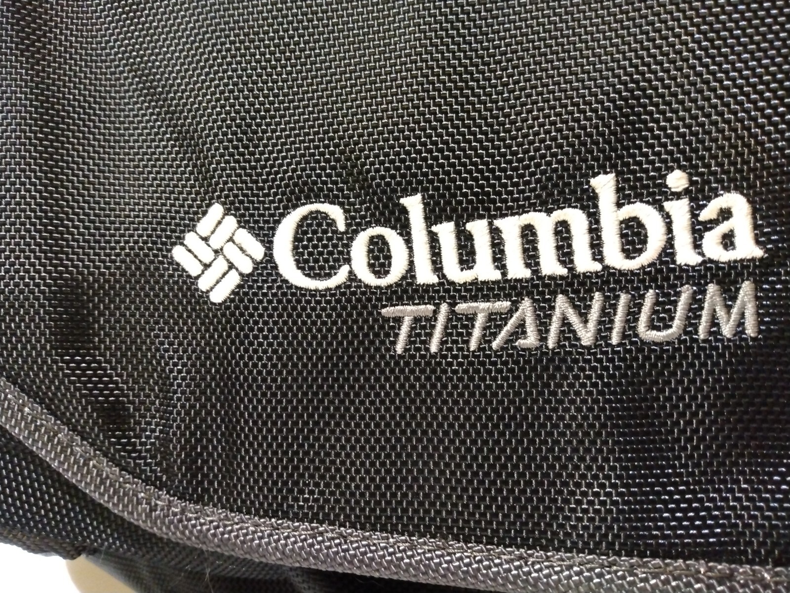 Columbia Titanium Computer Messenger Bag Nylon w/Rubber Lining Black w/ lime int