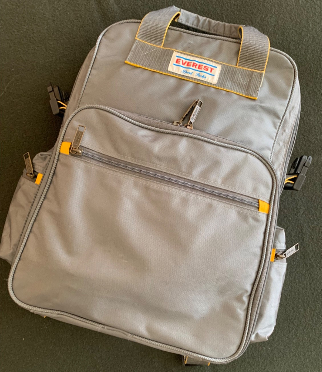 Vintage EVEREST “Sport Packs” 16″ x 12″ x 6″ Gray Travel Backpack Made in Korea