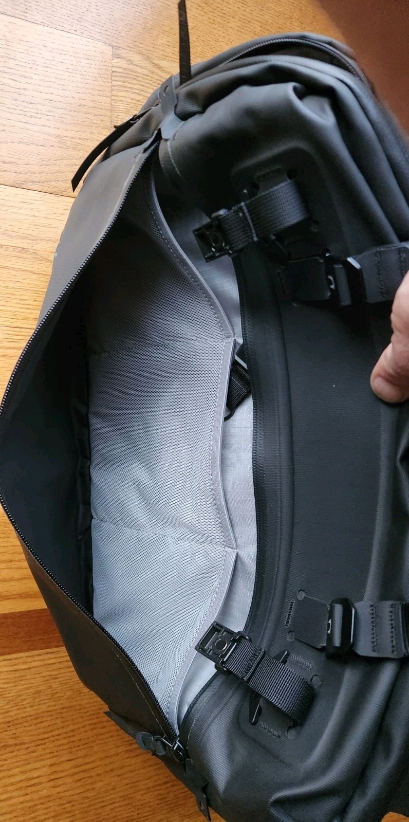 Black Ember FORGE Black Briefcase Backpack Overnight Expandable **MINT**