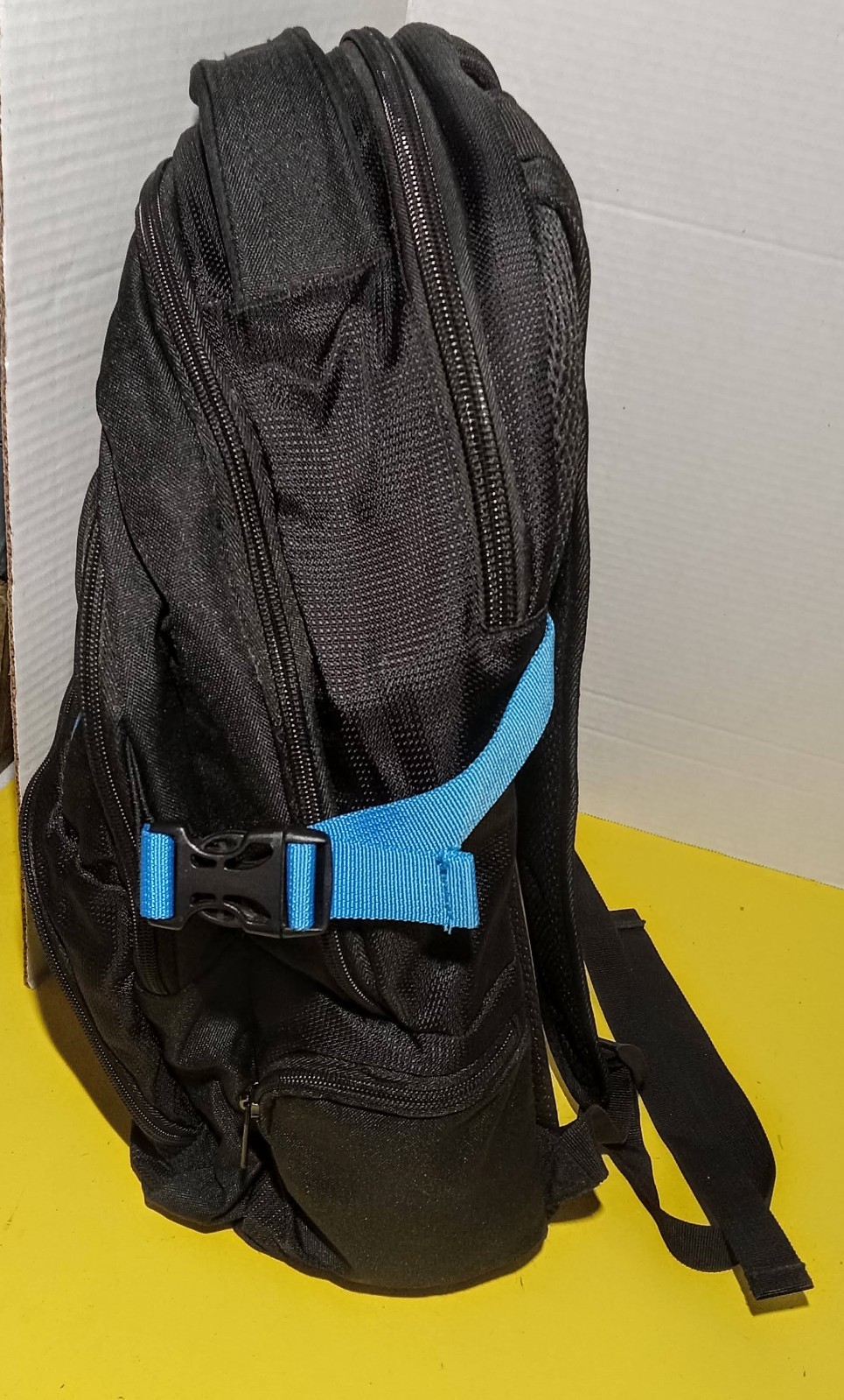 Backpack-Multiple Pockets-Large-19inx14inx6in-Black and Blue-pre-owned