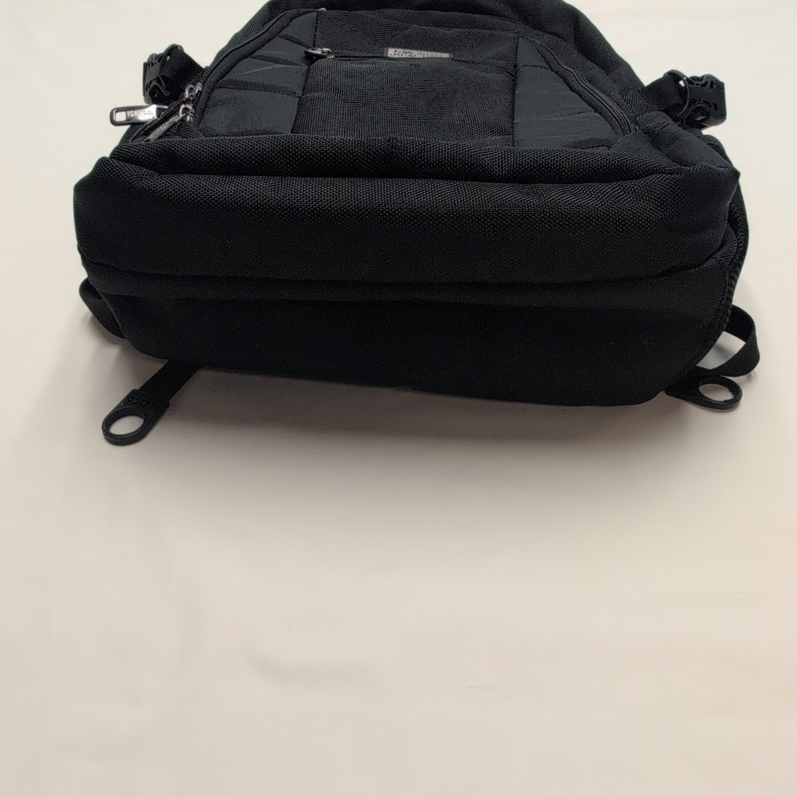 Kenneth Cole Reaction Large Black Backpack Zip Padded Adjustable Straps Pockets
