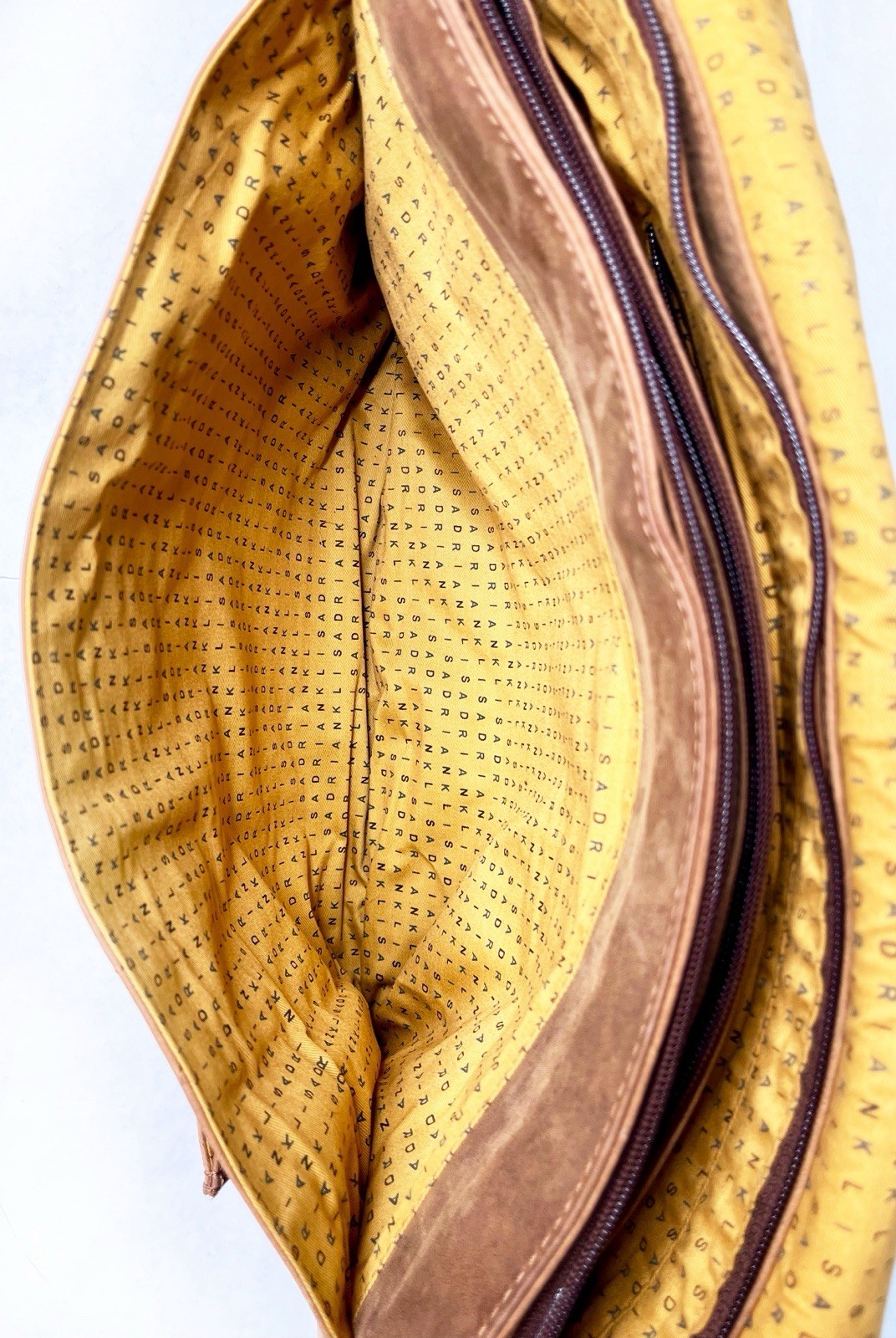 【EUC!】Adrian Klis ❖ Bison Leather Messenger Bag 🇨🇦Handcrafted in Canada -Brown