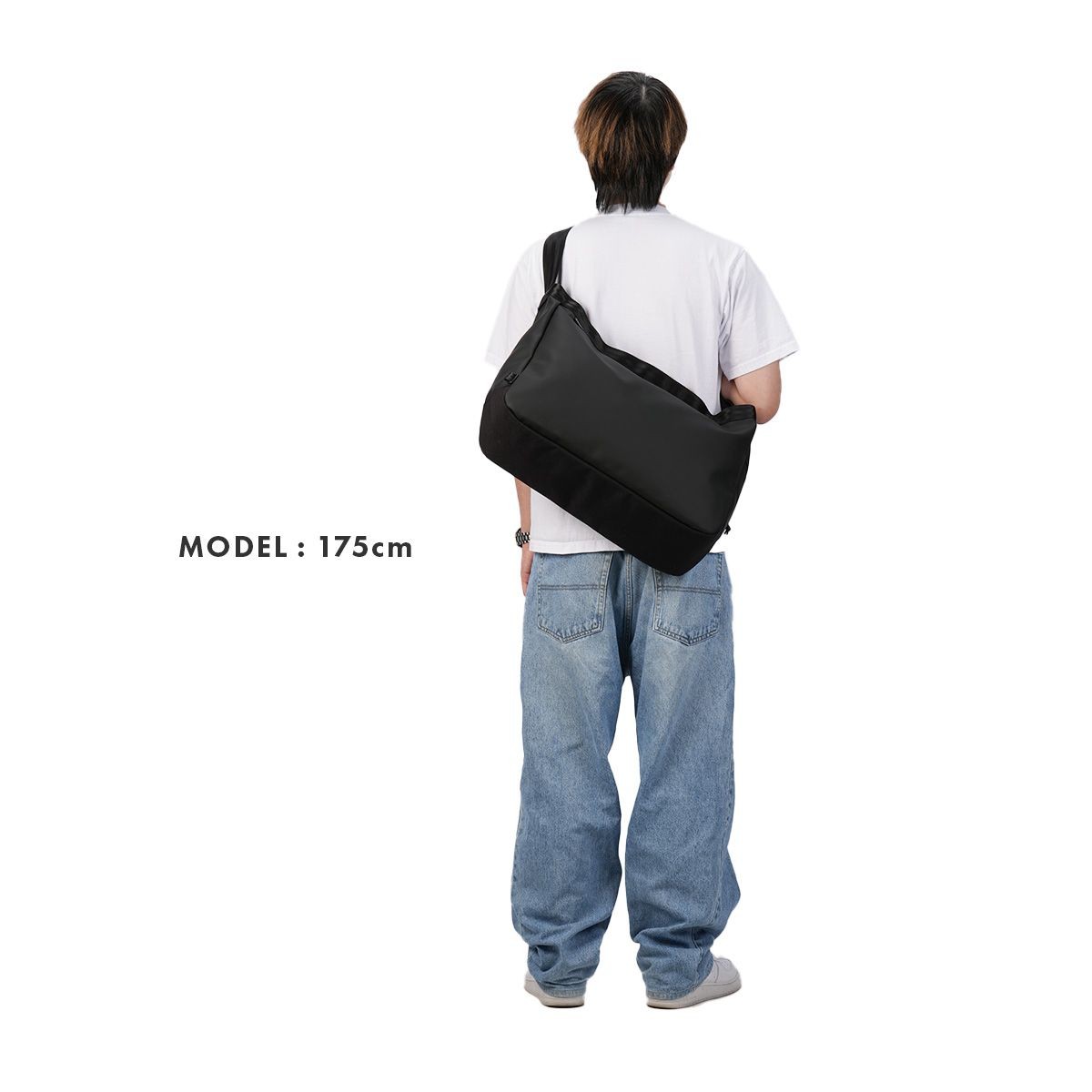 Chrome Industries Newspaper Messenger Bag 26L B4 Waterproof Matte Black