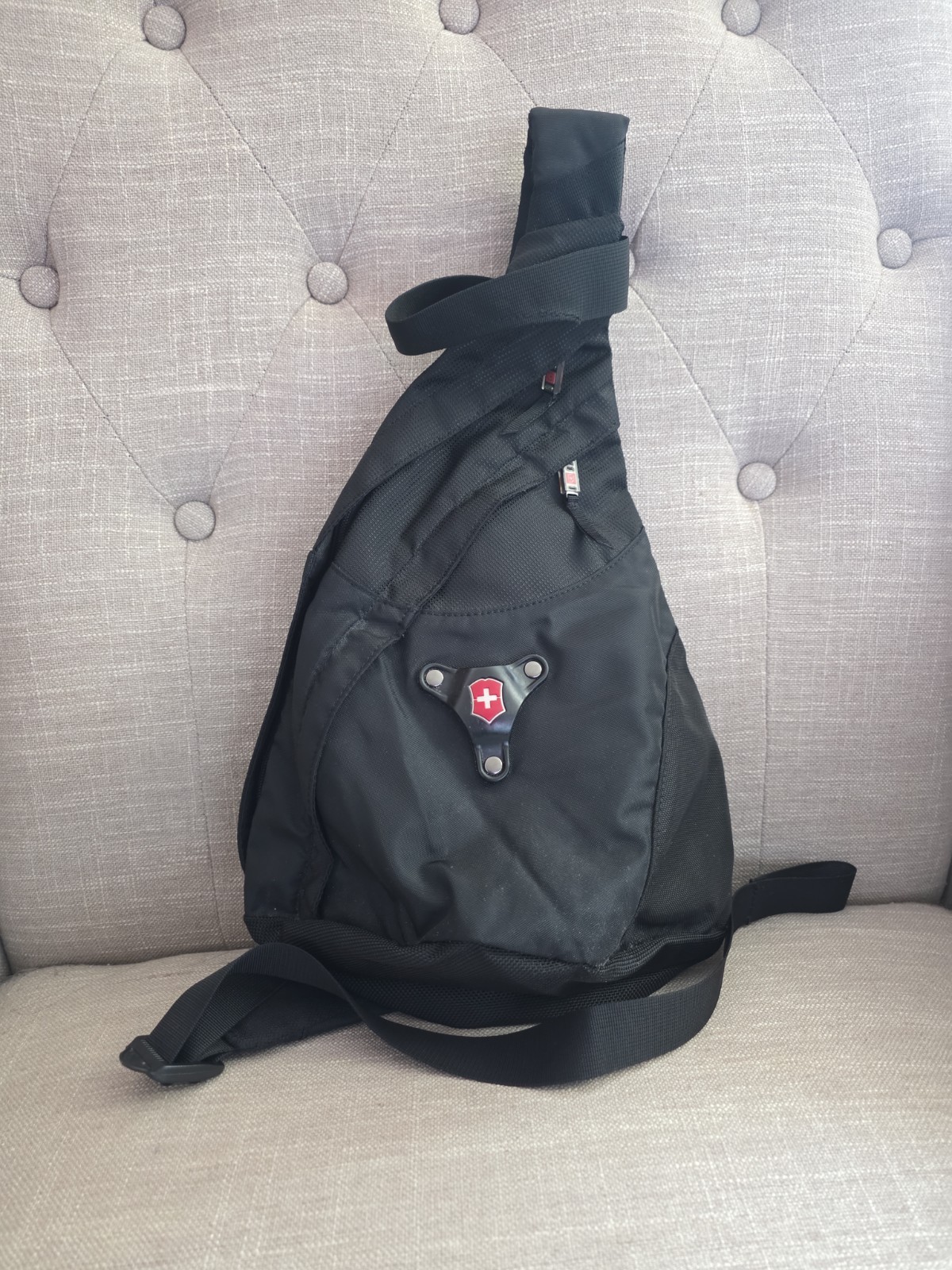 SwissGear Wenger Padded Sling Bag Crossbody Backpack Black Travel Outdoor