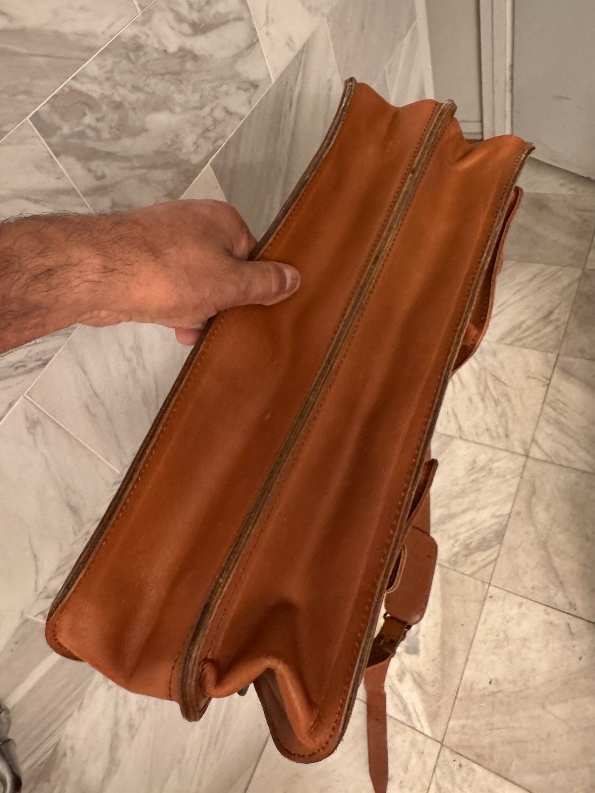 Buffalo Jackson Roosevelt Messenger Briefcase 16” Removable Strap Cognac Brn