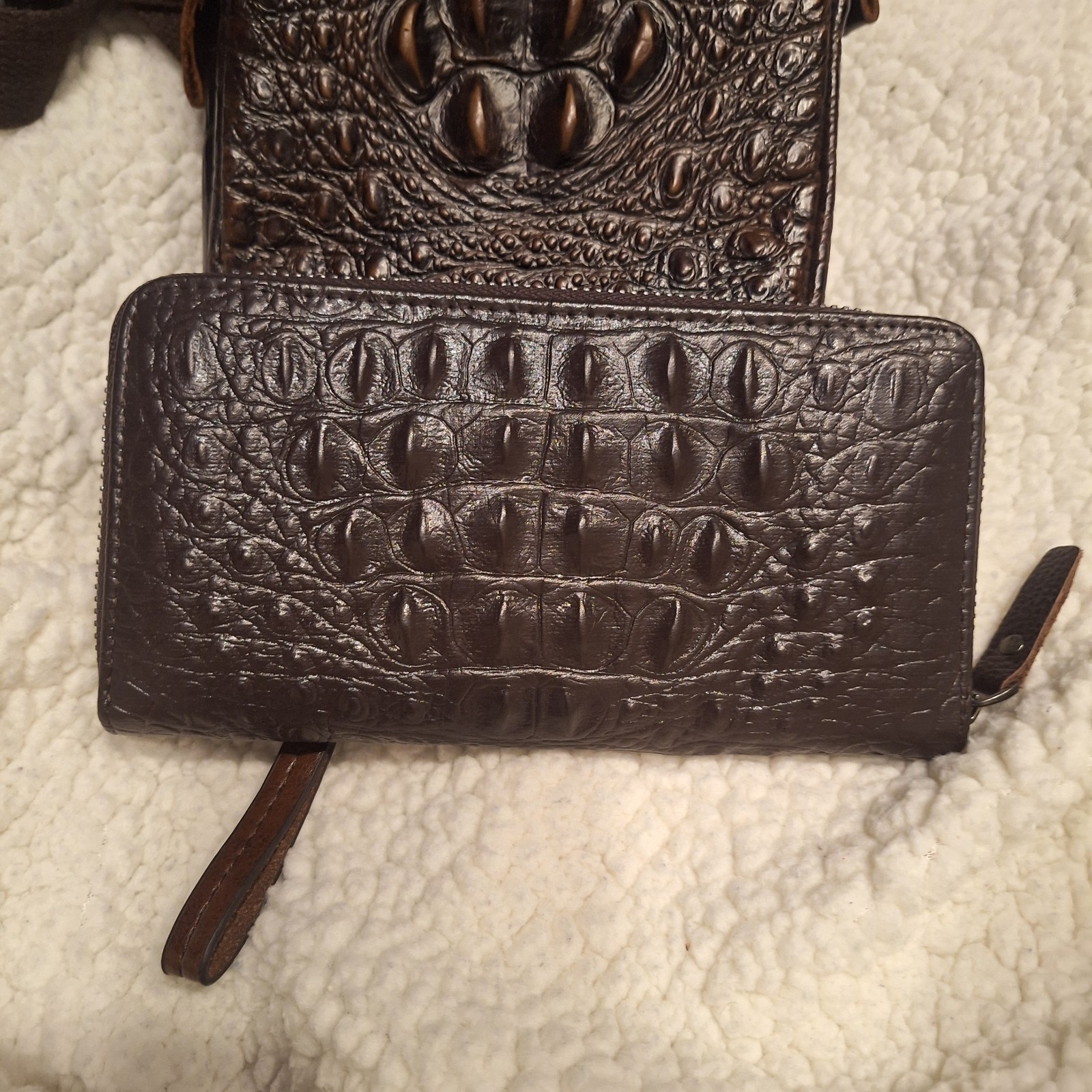 Crocodile embossed Leather Men’s Chest Bag Pattern Crossbody & Wallet