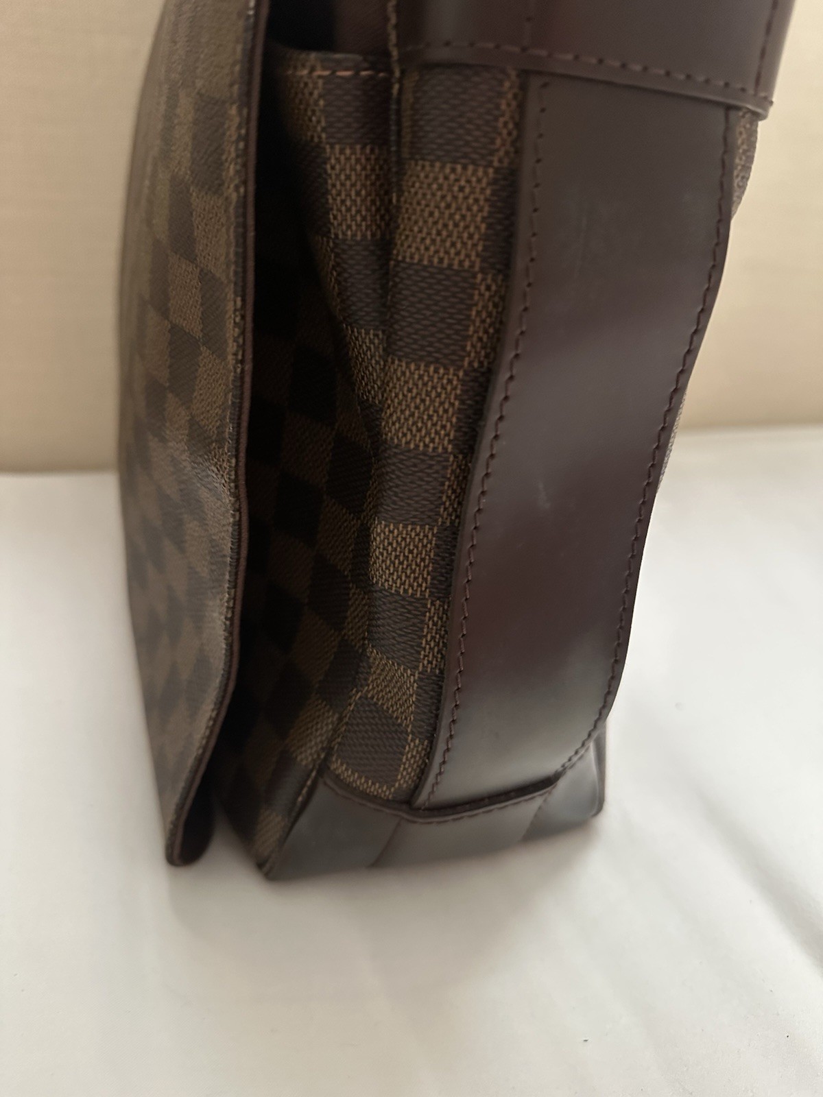 Louis Vuitton Damier Ebene Bastille Messenger bag – Excellent Condition