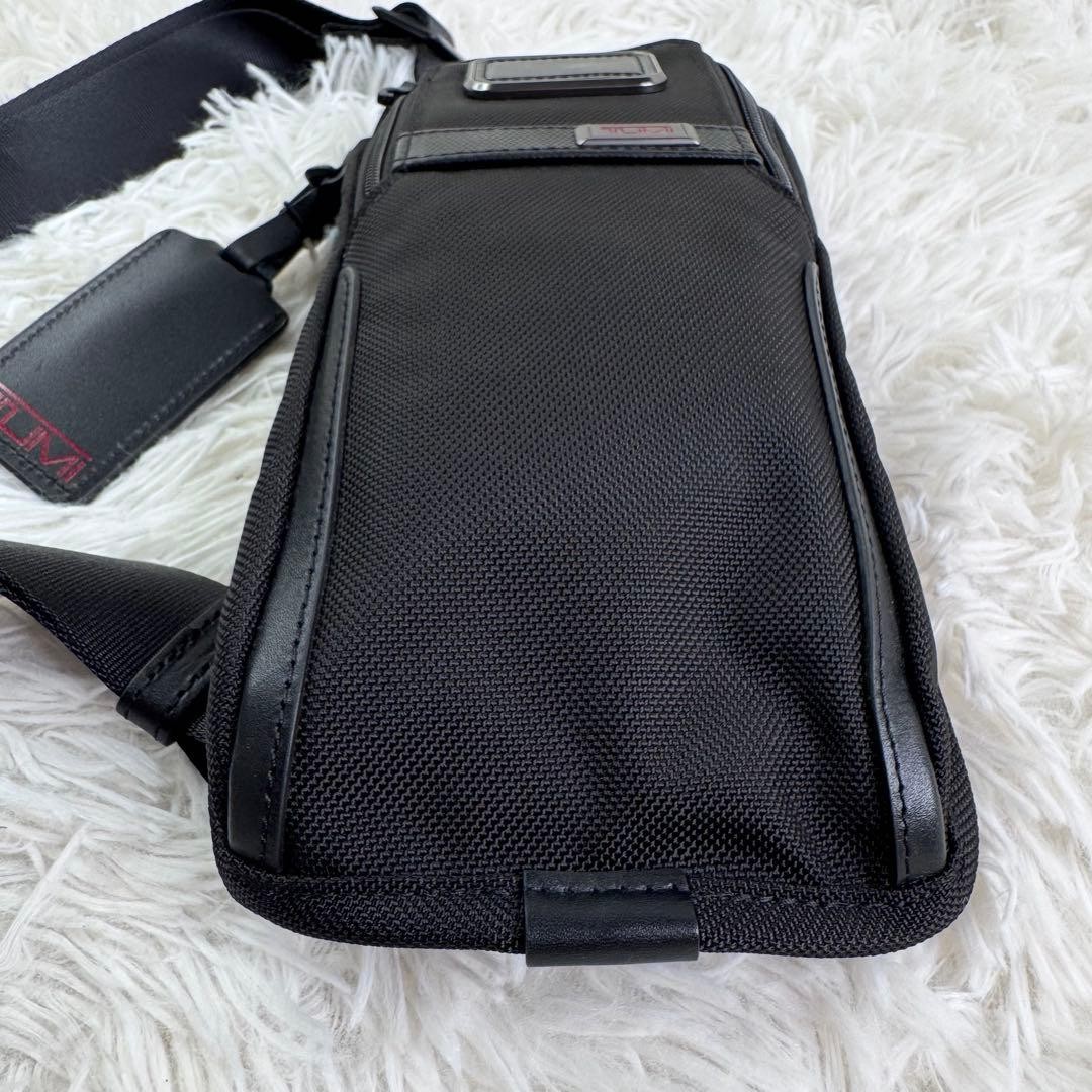 Brand TUMI Alpha 3 compact sling with