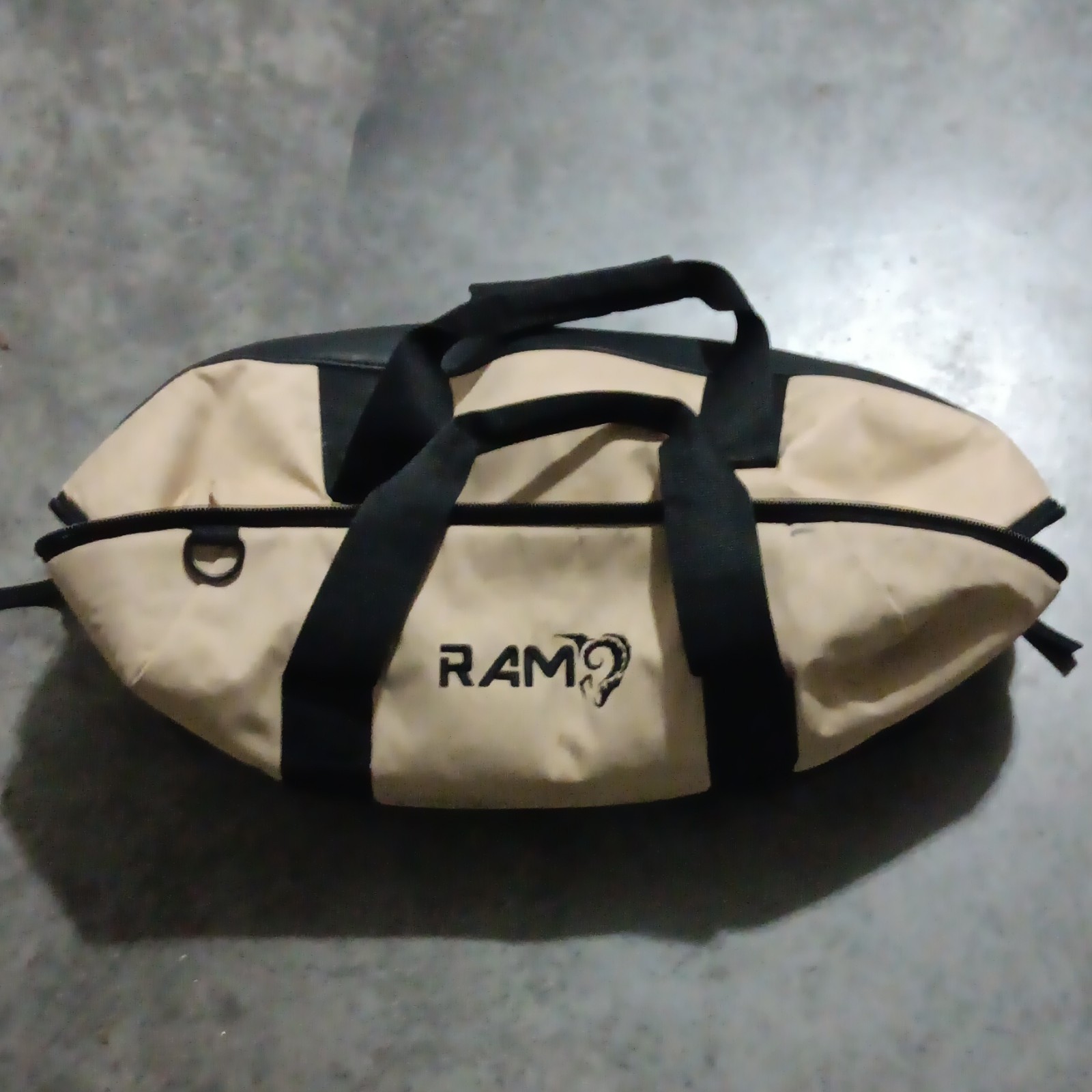RAM Beige/Black Duffle Bag Zip Closure Unisex Adults Travel Casual Solid