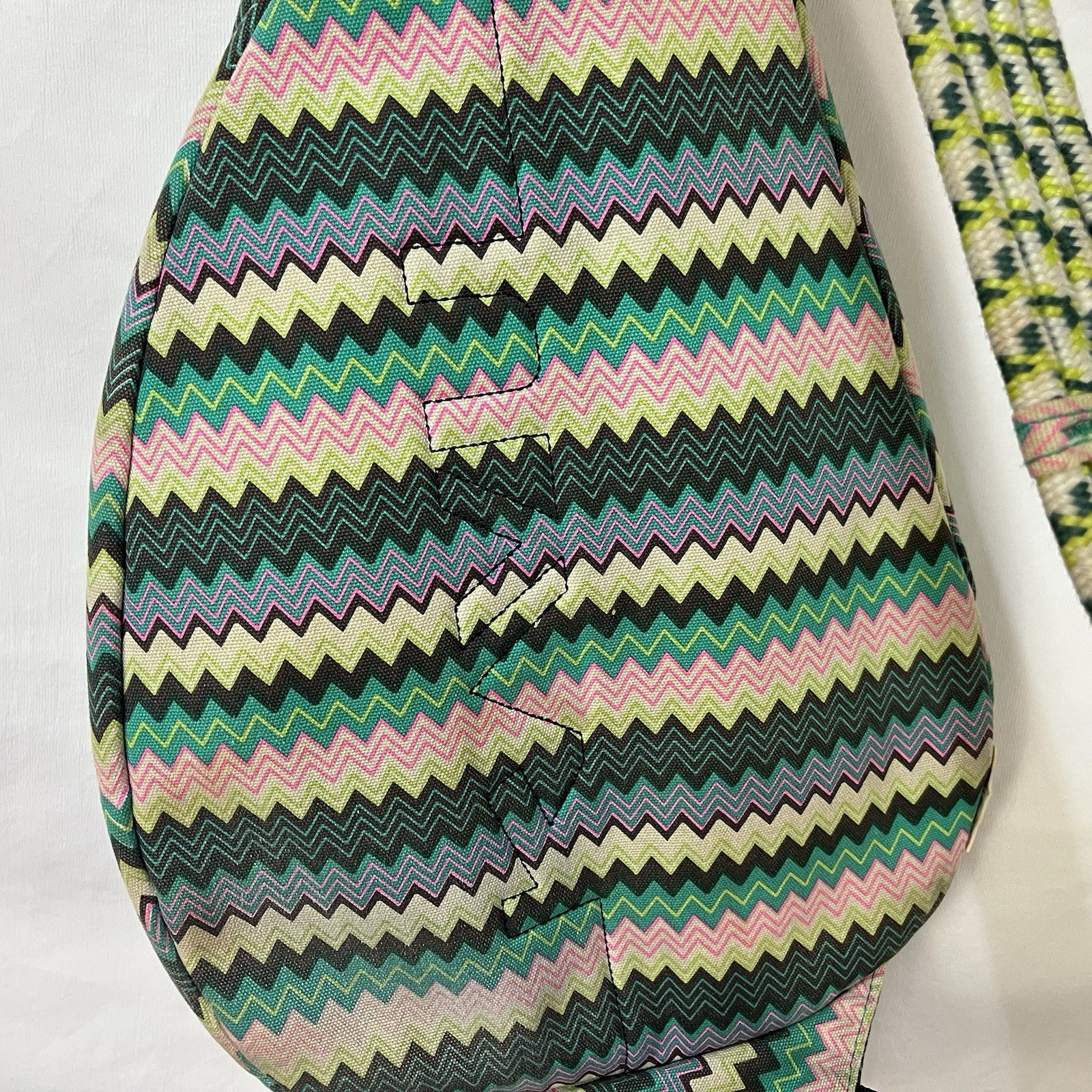 KAVU MULTICOLRED CHEVRON PATTERN CANVAS ROPE SLING CROSSBODY BACKPACK ADJUSTABLE
