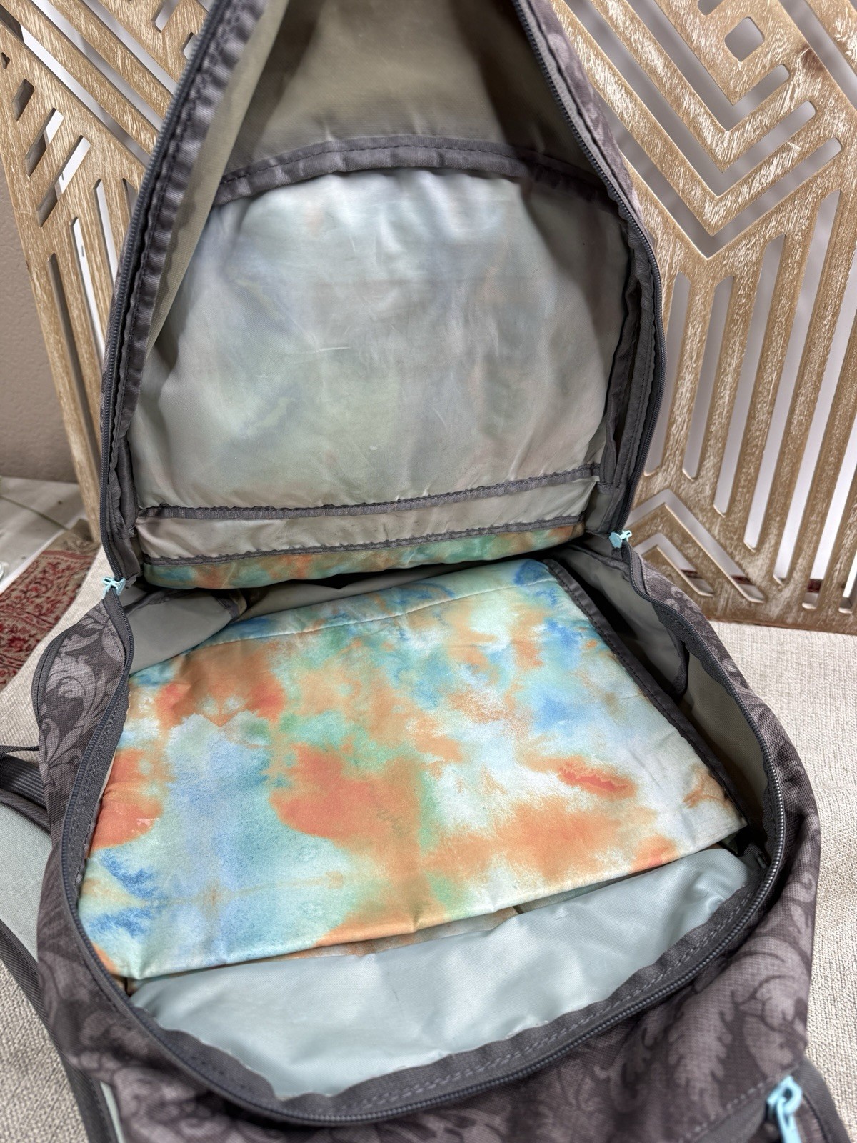 Dakine Garden Backpack Gray Damask Floral Print 7 Pocket Rucksak Daypack Hiking