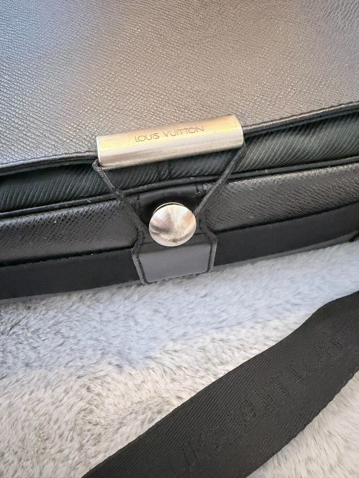 Louis Vuitton Viktor Messenger Bag Black Taiga Leather Crossbody Shoulder Bag LV