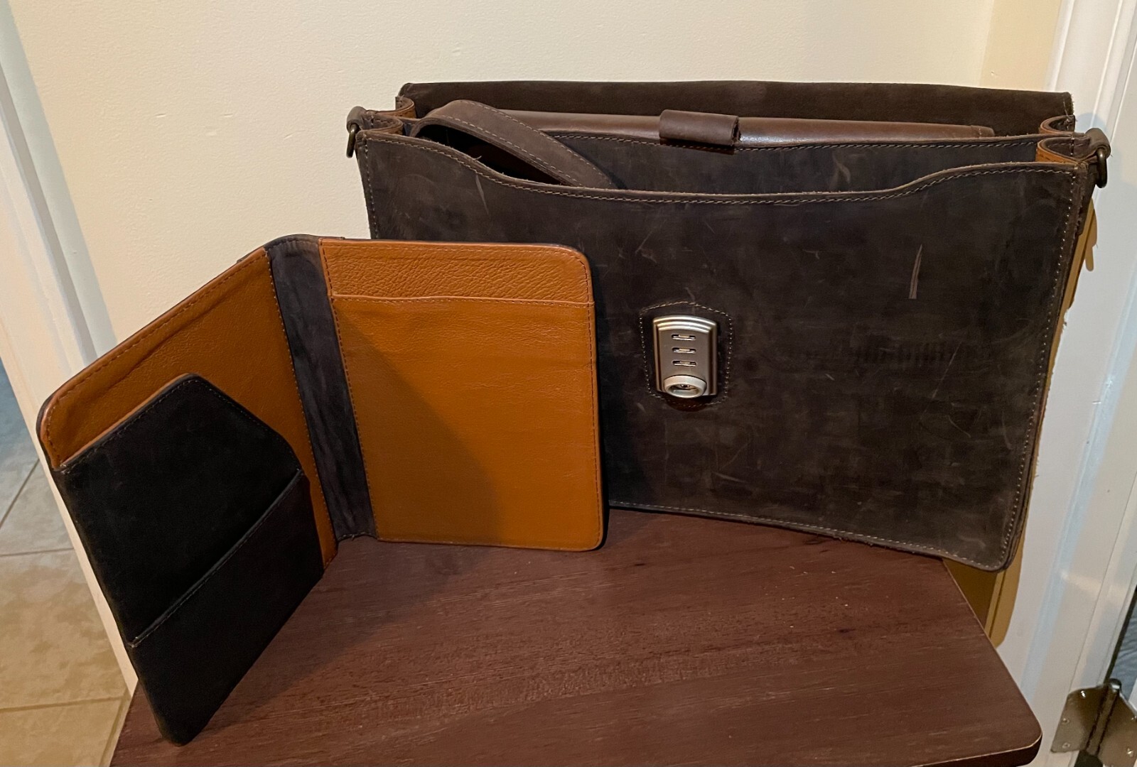 Buffalo Jackson Messenger Dark Briar Bag w/Strap, Portfolio, Notepad holder