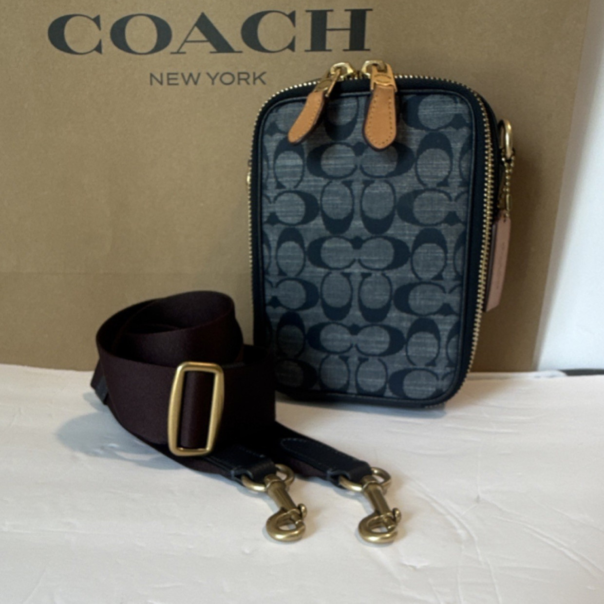 Coach Men’s Black Brown Signature Crossbody Adjustable Strap Inner Pockets Zip