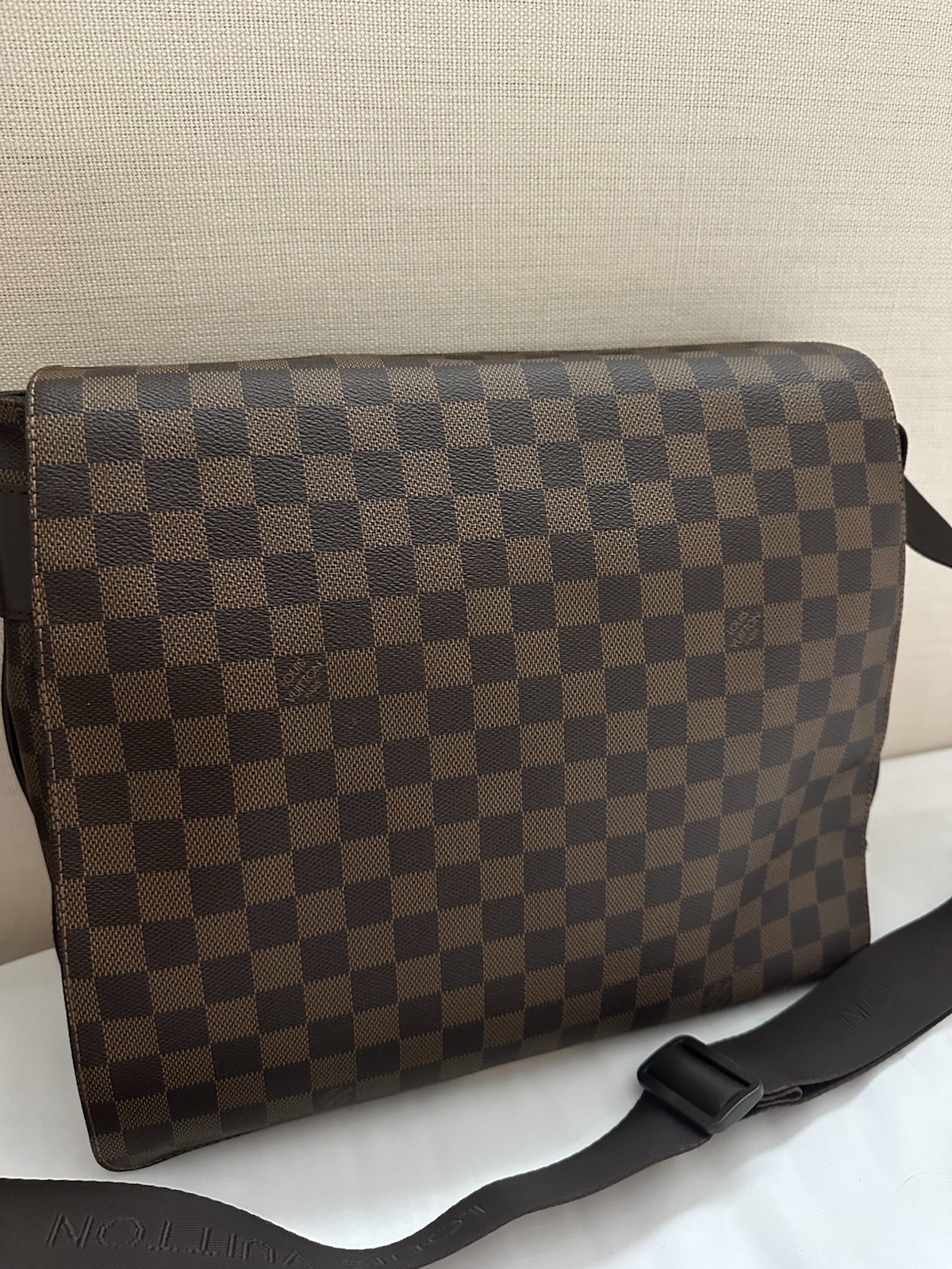 Louis Vuitton Damier Ebene Bastille Messenger bag – Excellent Condition