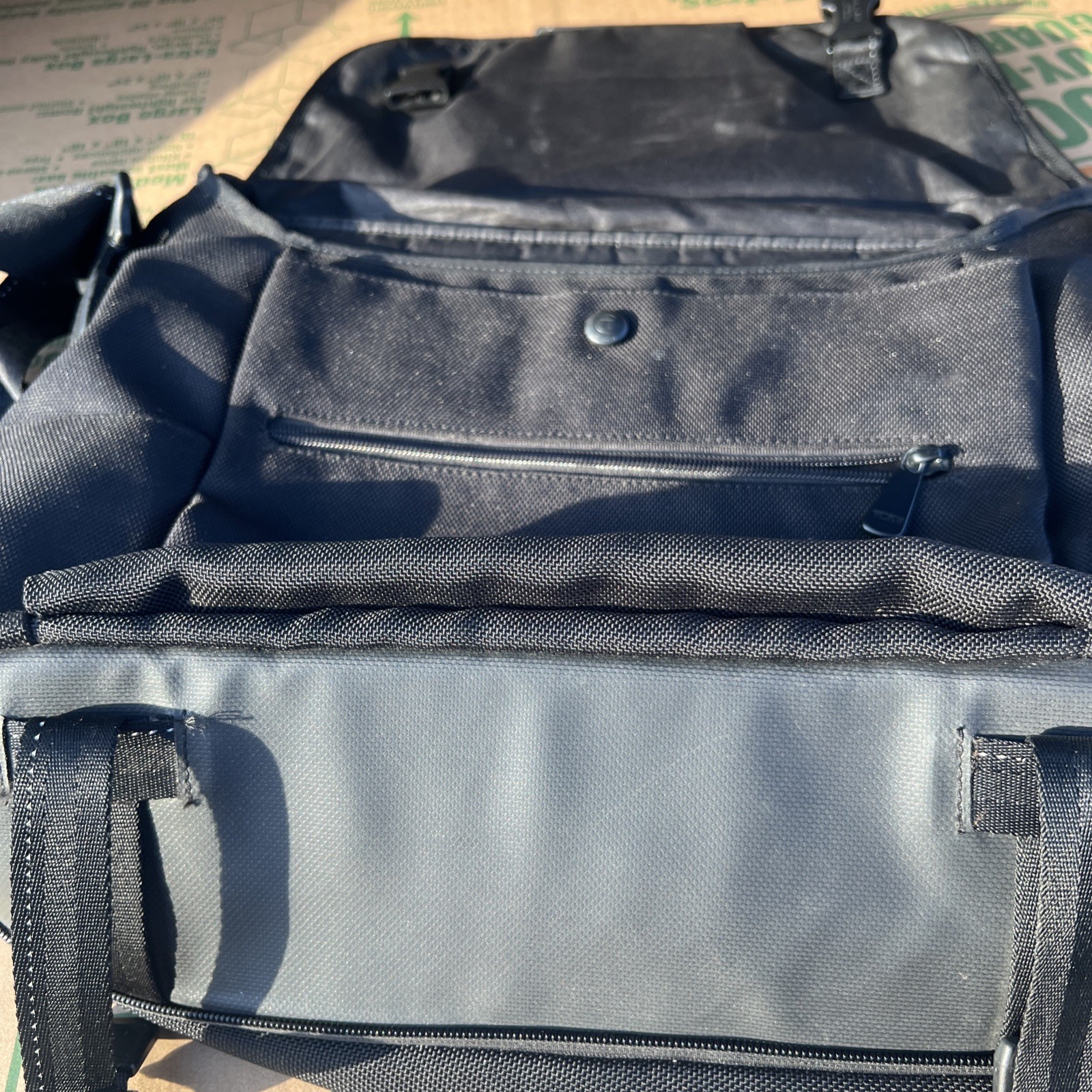 Tumi T2 Ballistic Large Messenger Briefcase Laptop Bag Nylon Black Shoulder