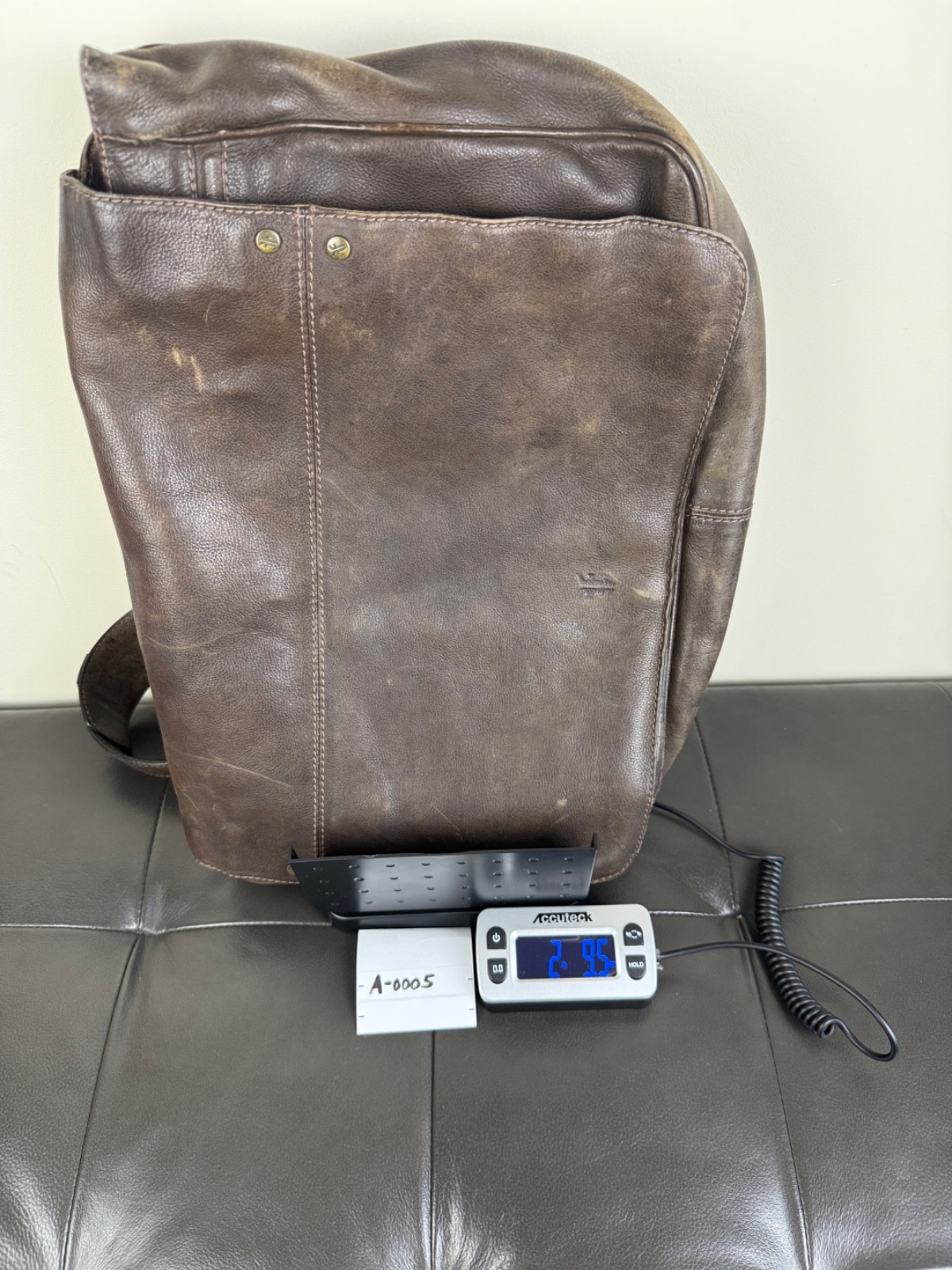Frye Distressed Brown Leather Messenger Bag Buckle Zip Clasp