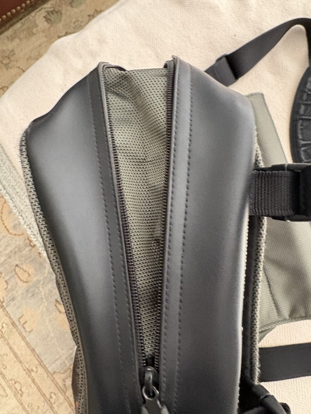 Tumi Men’s Green/Black Medium Messenger Bag Zip Adjustable Strap Pockets