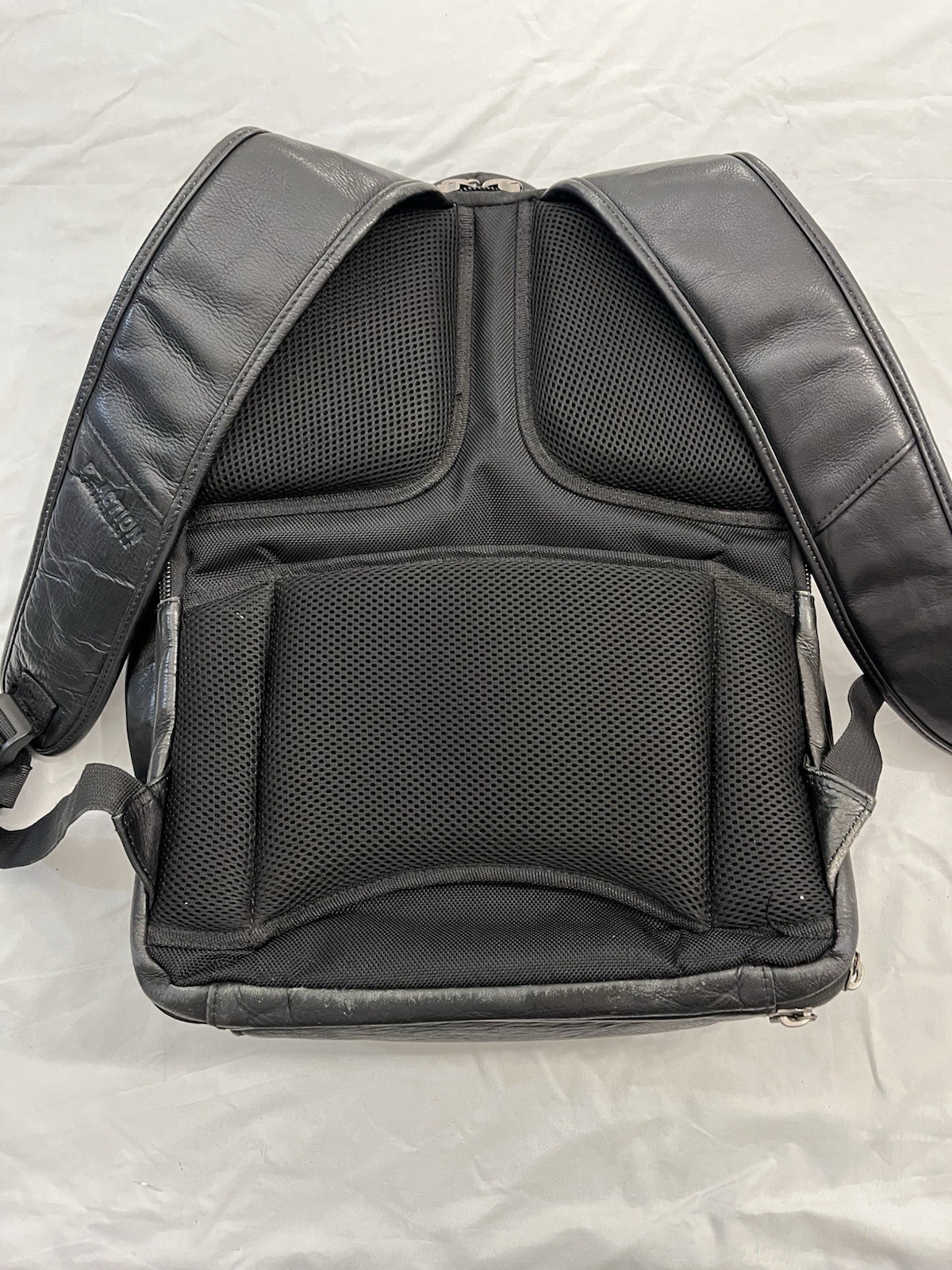 Kenneth Cole Reaction Manhattan Messenger Backpack Black 16″ Laptop $200 Retail