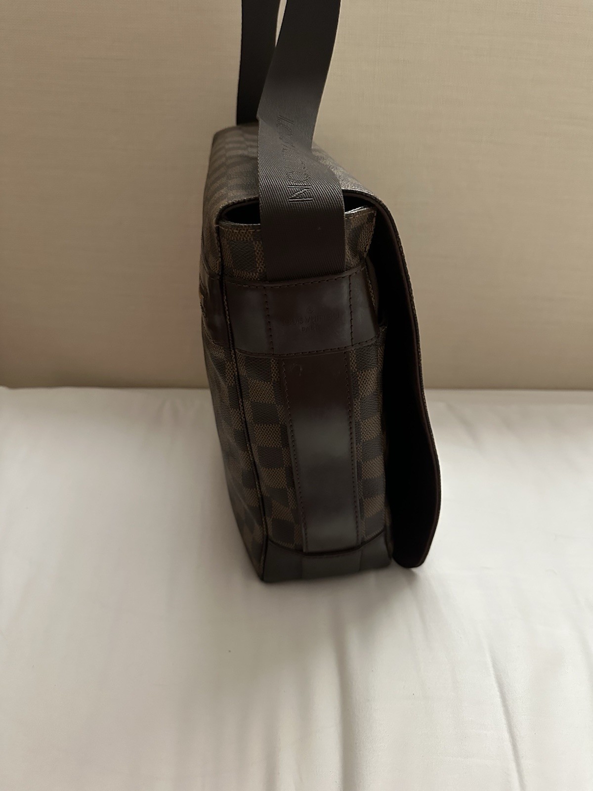 Louis Vuitton Damier Ebene Bastille Messenger bag – Excellent Condition