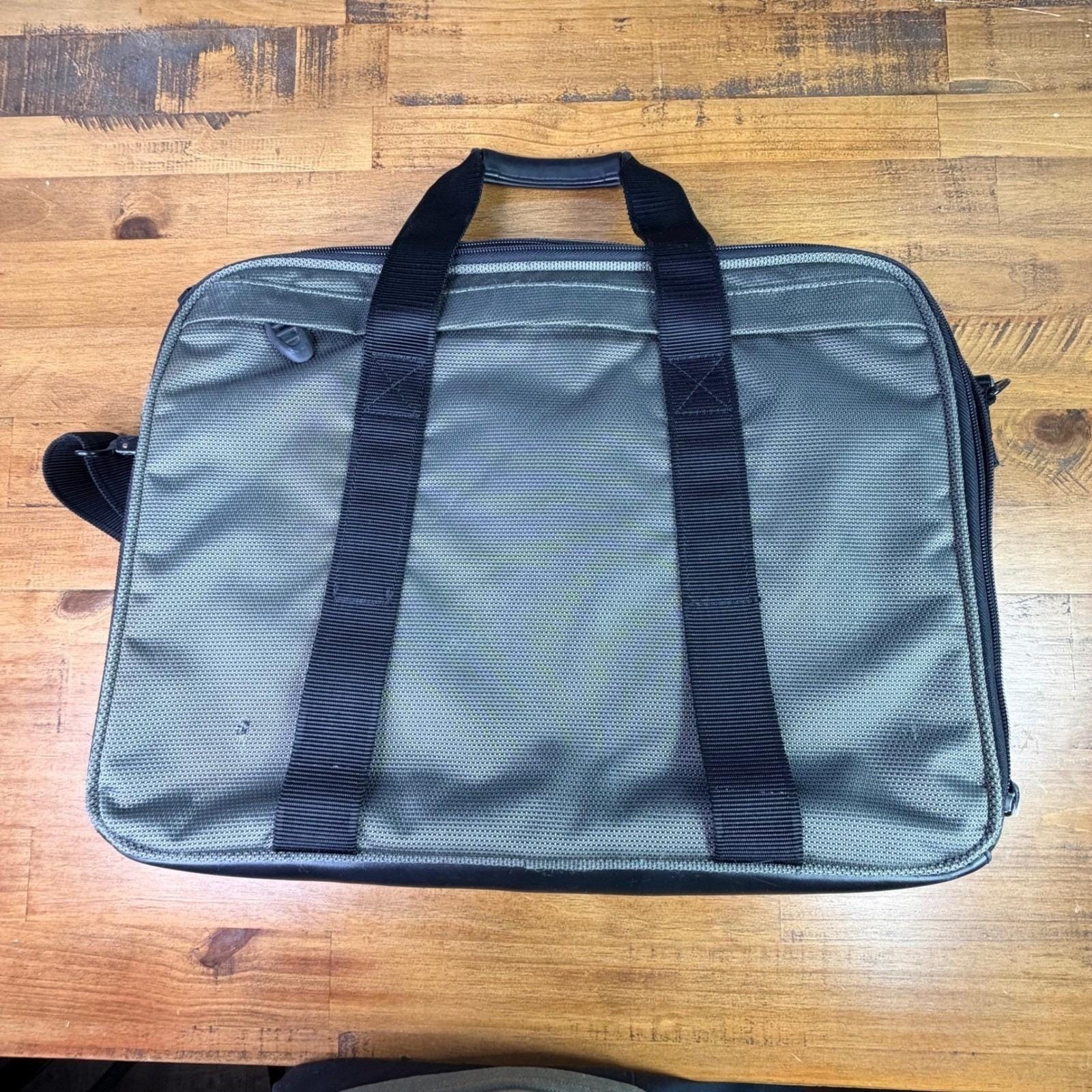 Tumi T2 Ballistic Nylon Messenger Laptop Briefcase Bag