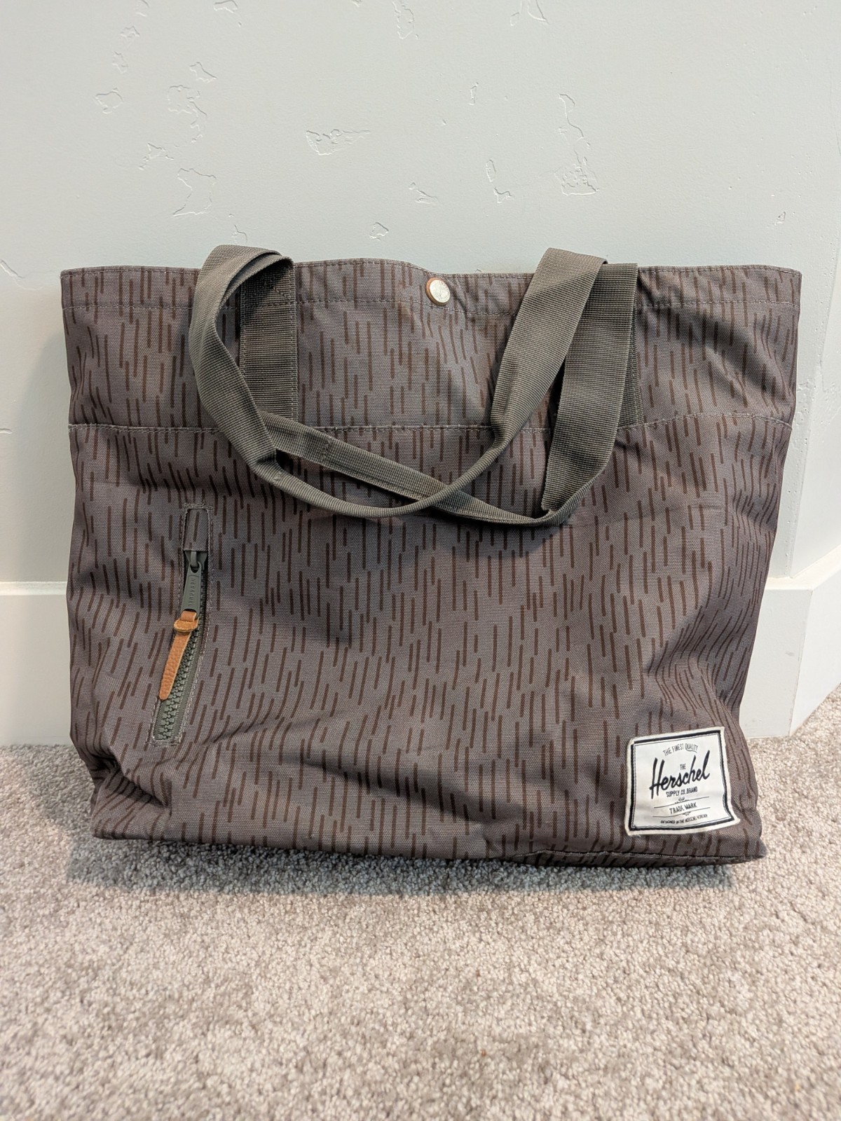 Herschel Gray Striped Large Tote Bag Zip/Snap Closure w/ Inner Pockets