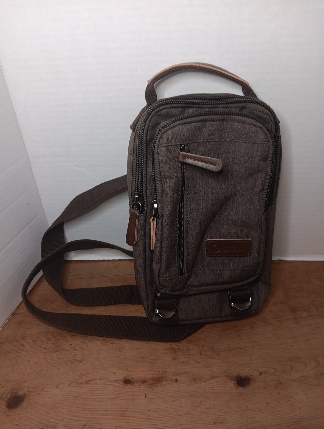 GK EuroSport Bag 8759 Brown Crossbody Sling Adjustable Strap Lots Of Pockets