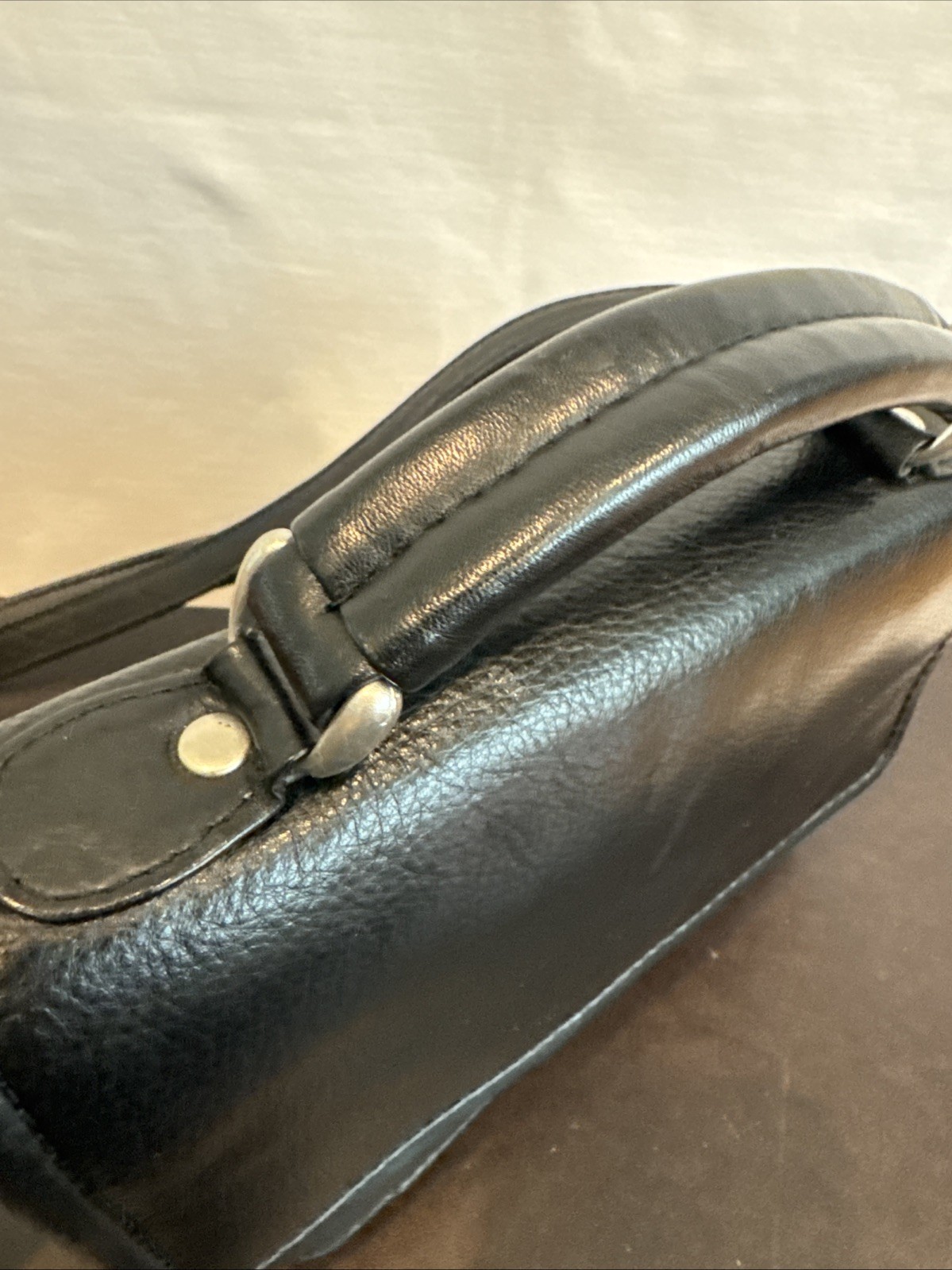 Black Leather Adjustable Strap Crossbody Bag Unisex Paul & Taylor