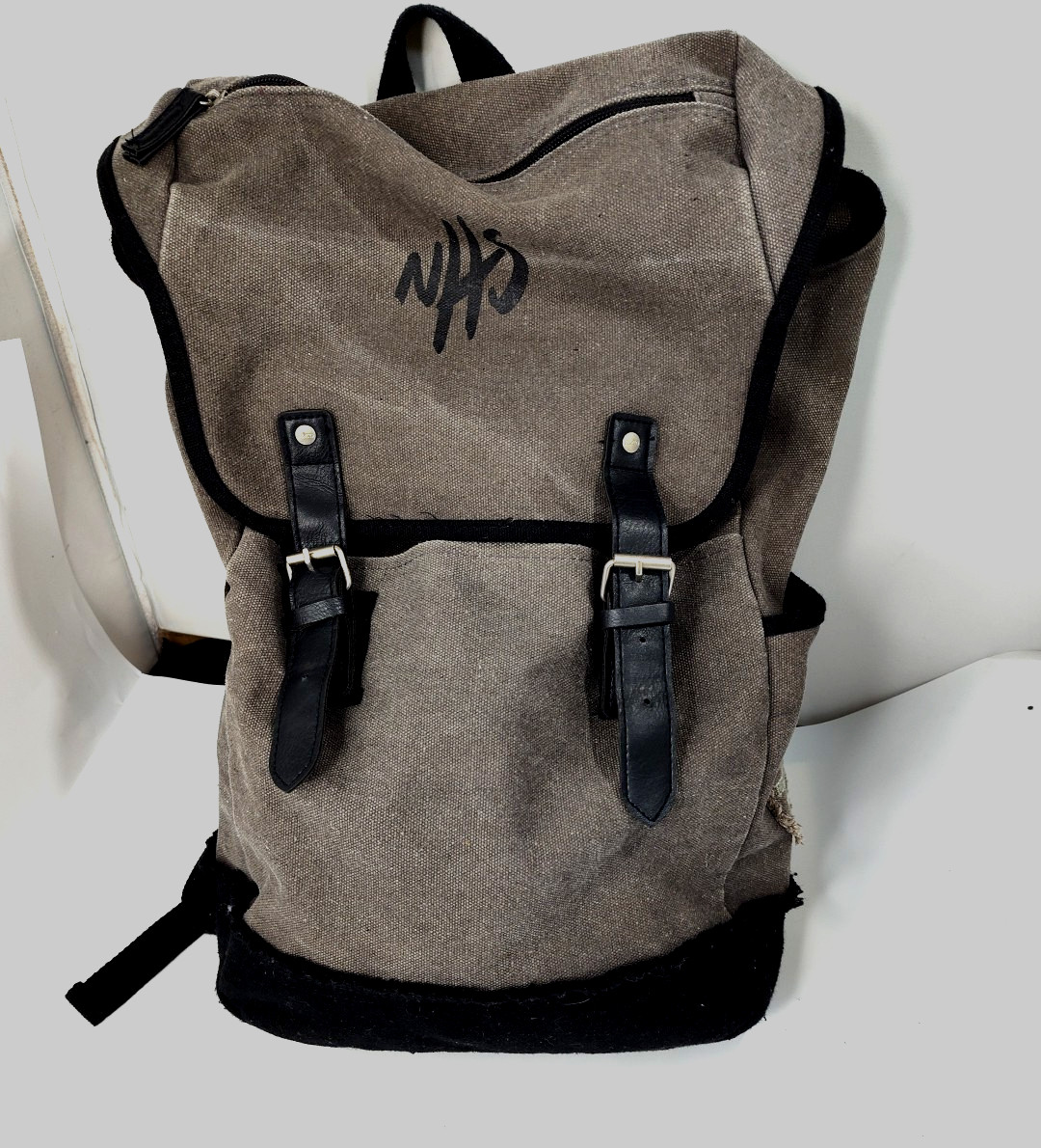 Leeds Field and Co. Canvas Backpack Gray & Black 18″ x 14″ Multiple Pockets