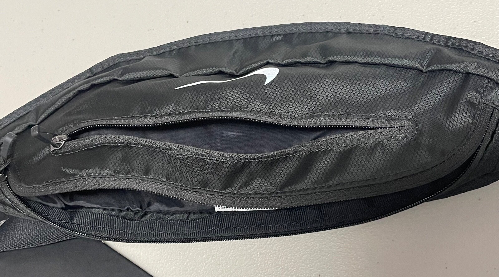 Nike Men’s Bag One Expandable Running Fanny Waist Pack Black